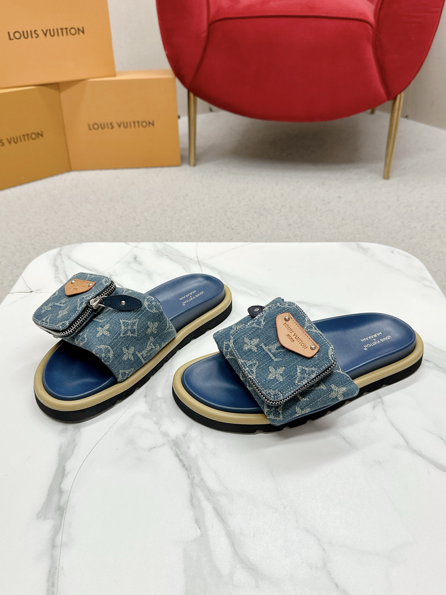 Louis Vuitton x TM Takashi Murakami collaboration couple slides 6