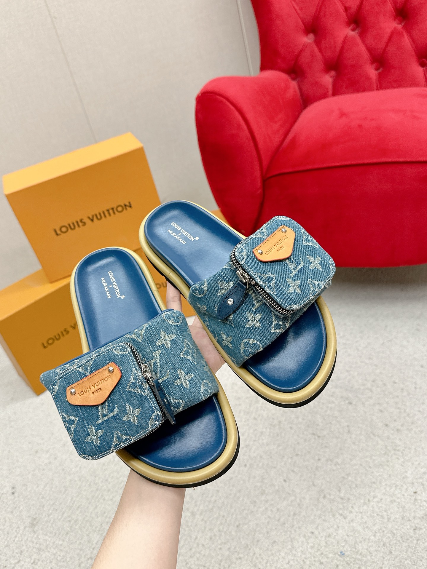 Louis Vuitton x TM Takashi Murakami collaboration couple slides 5