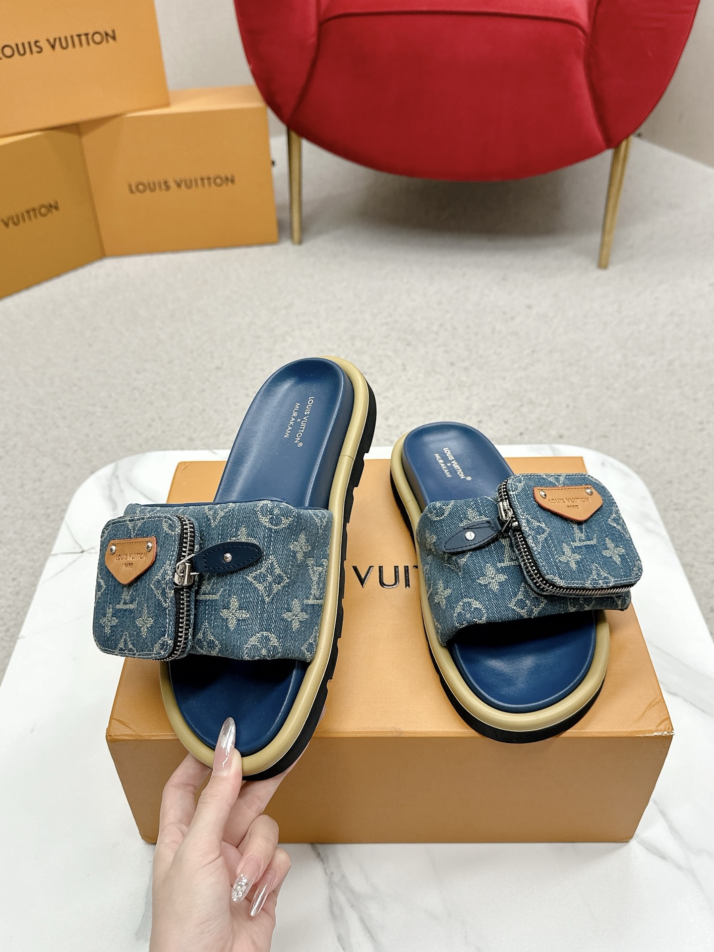 Louis Vuitton x TM Takashi Murakami collaboration couple slides 4