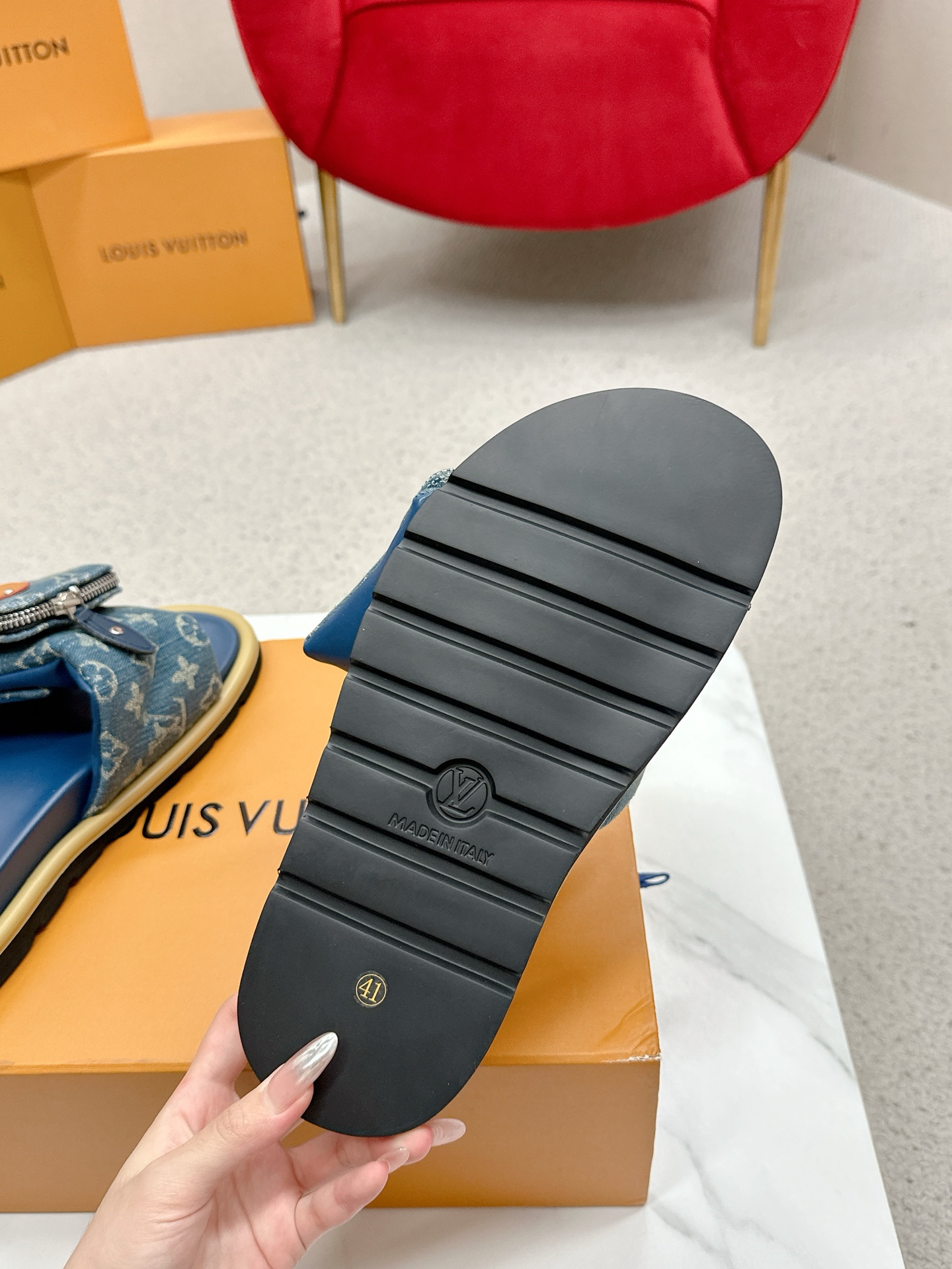 Louis Vuitton x TM Takashi Murakami collaboration couple slides 9
