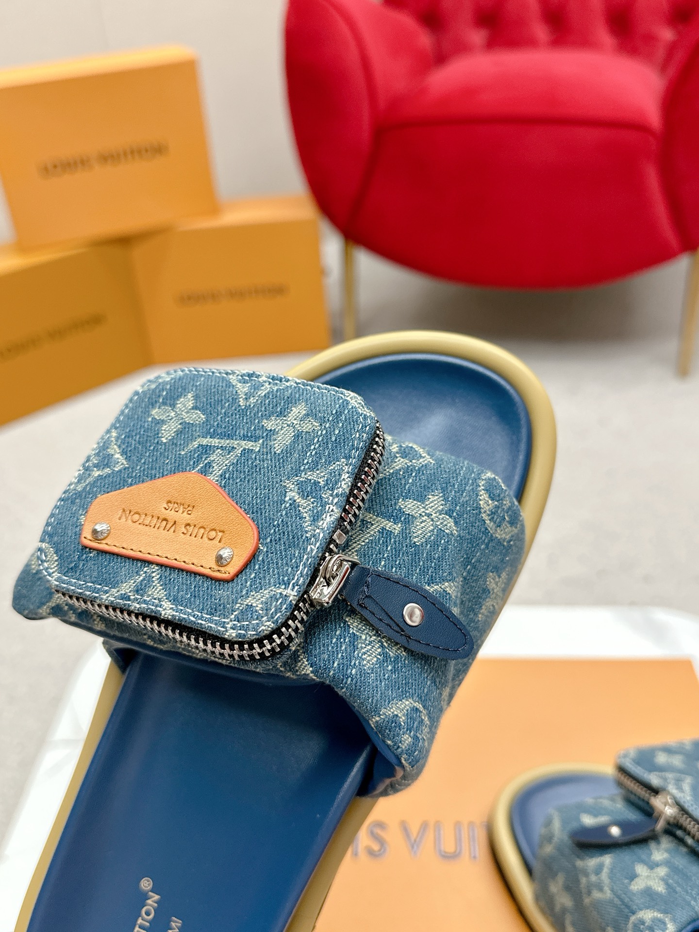 Louis Vuitton x TM Takashi Murakami collaboration couple slides 8