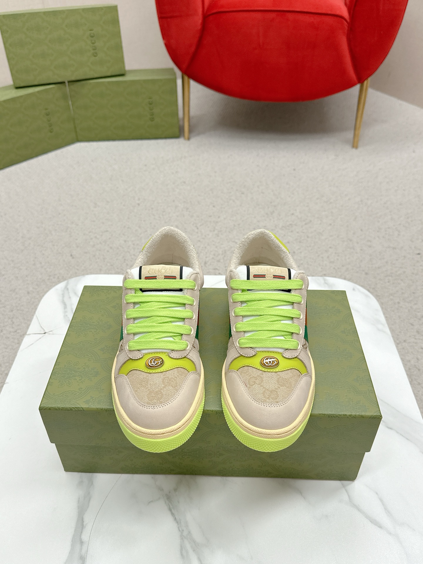 NO:682183,Gucci for men and women——purchased version GG series distressed dirty shoes-hot style is coming!  9 times out of 10 sales, you will definitely get the money. Ready stock!  Spot goods!  Spot goods!  New colors added - the ultimate version on the market!  Purchase the original version and develop it... fabric, material, outsole, and details can be compared at will!  Open molded Swarovski one-to-one replica rhinestone chain...Metal cherry pendant...Metal double G crystal cylindrical mark...Gucci original customized narrow webbing...Super flash series - flash diamond chain. The cherry decoration is detachable and can be changed into two for any combination to highlight your personality. Exclusive color-brushed cowhide fabric. Hand-made distressed is very textured and has a sense of luxury!  The details of the workmanship can be seen in the picture, and no line is missed. The original terry cloth is delicate, soft and more comfortable and breathable. The privately stamped two-color original TPU outsole (lower layer is wider, upper layer is narrower). Matching packaging. Size: female 35-40, male 39-44 (female 41, male 45 customized), casual shoes/sports shoes, gucci, swarovski, sneakers, cowhide19860909女男 Gucci————代购版本 GG系列做旧小脏鞋-爆款来袭！ 十转九卖必上款 现货！现货！现货！新色加推-市场终极版本！ 购原版开发….面料 材质 大底 细节任意对比！ 开模施华洛世奇一比一精复刻水钻链.....金属樱桃吊坠……金属双G水晶圆柱形标……Gucci原版定制窄织带…… 超闪系列—闪钻链.樱桃装饰可拆卸,一变二任意搭配,彰扬个性 专属擦色牛皮面料.手工做旧非常有质感,自带高级感！ 做工细节图可体现,不放过一条线. 原版毛巾布里细腻柔软更舒适透气,私模钢印双色原版TPU大底(下层宽,上层窄) 配套包装 码数女35-40 男39-44（女41 男45 定制）,休闲鞋/运动鞋,gucci,swarovski,sneakers,cowhide,Women's Shoes