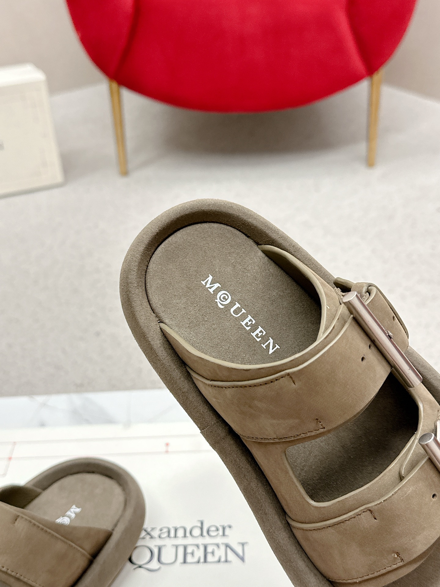 McQueen 25ss Collection: Stylish and Durable Footwear for Men and Women - 图片 7