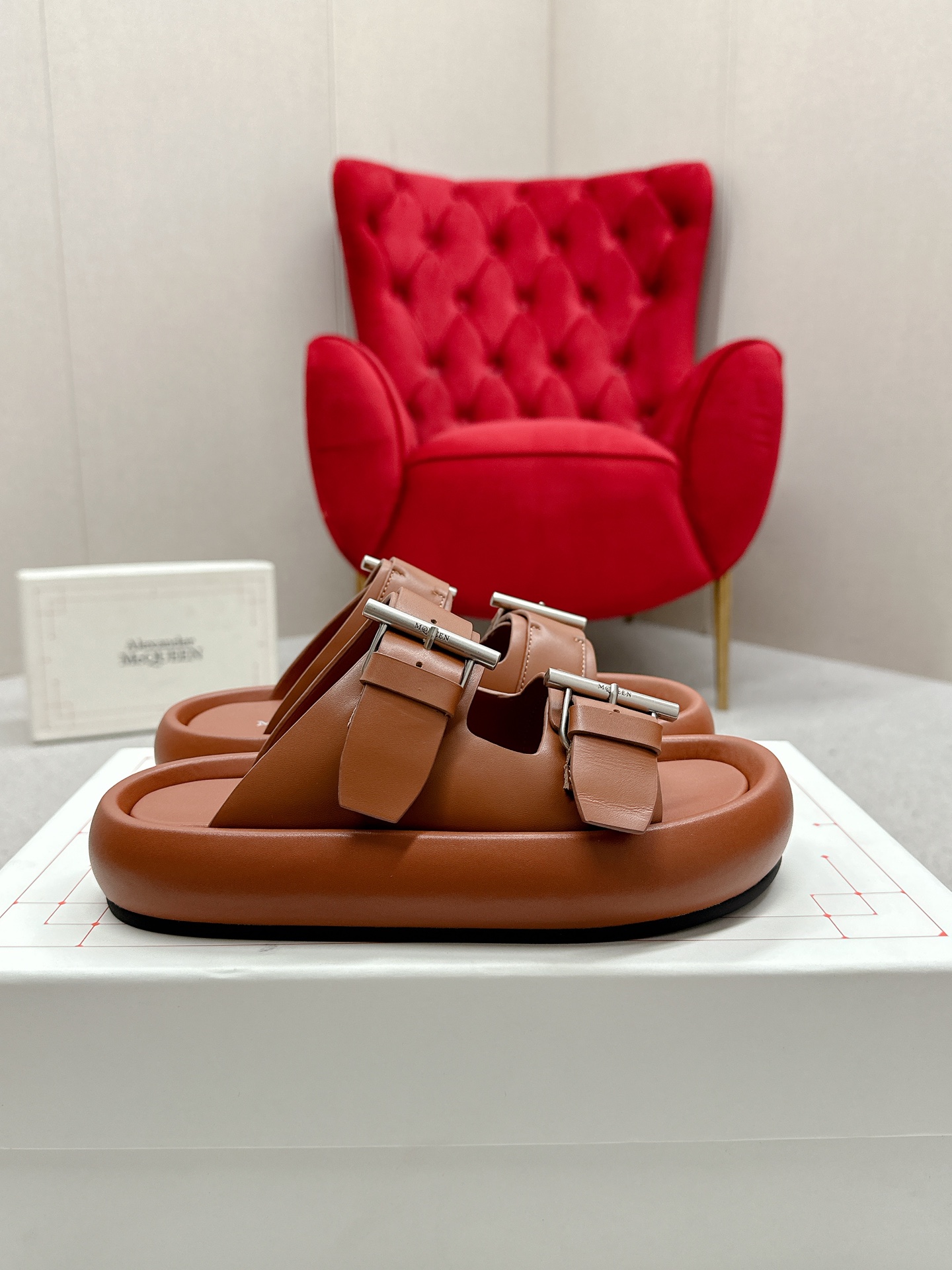 McQueen 25ss Collection: Fashionable, Comfortable, and Durable Footwear - 图片 3