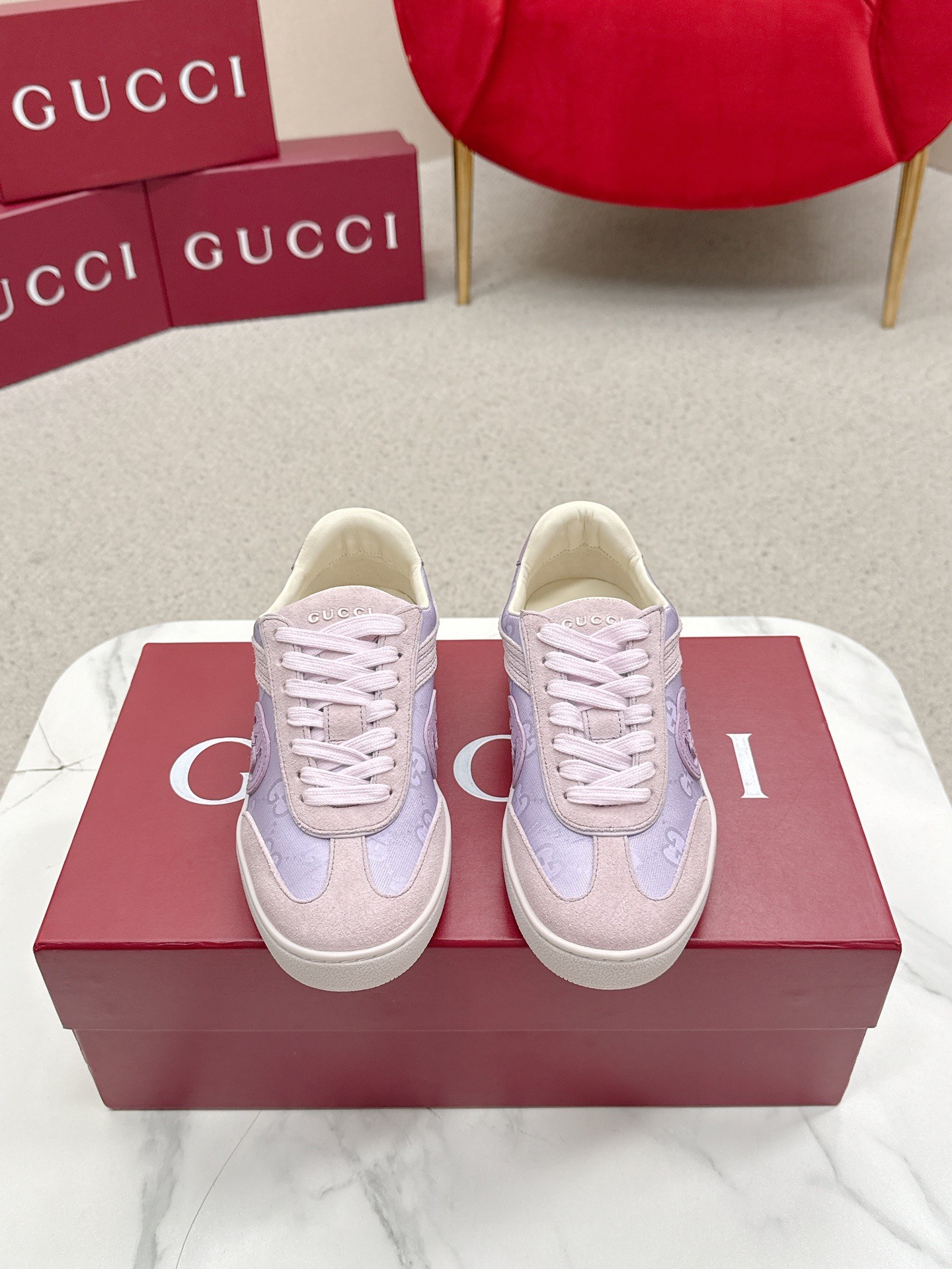 NO:594386,Women's Gucci latest Forrest Gump shoes, moral training shoes, casual shoes, retro fashion, simple and high-end, casual matching, very light and comfortable upper, original cowhide surface, mesh splicing, sheepskin lining, latest molded original outsole size: women's 35-40 (women's 41, non-returnable), casual shoes/sports shoes, gucci, sneakers, cowhide, sheepskin19860909女 Gucci 最新款 阿甘鞋 德训鞋 休闲鞋 复古时尚 简约高级 随意搭配 上脚非常轻便舒适鞋面原版牛皮面 网面拼接 羊皮内里 最新开模原版大底码数:女35-40（女41 不退换）,休闲鞋/运动鞋,gucci,sneakers,cowhide,sheepskin,Women's Shoes