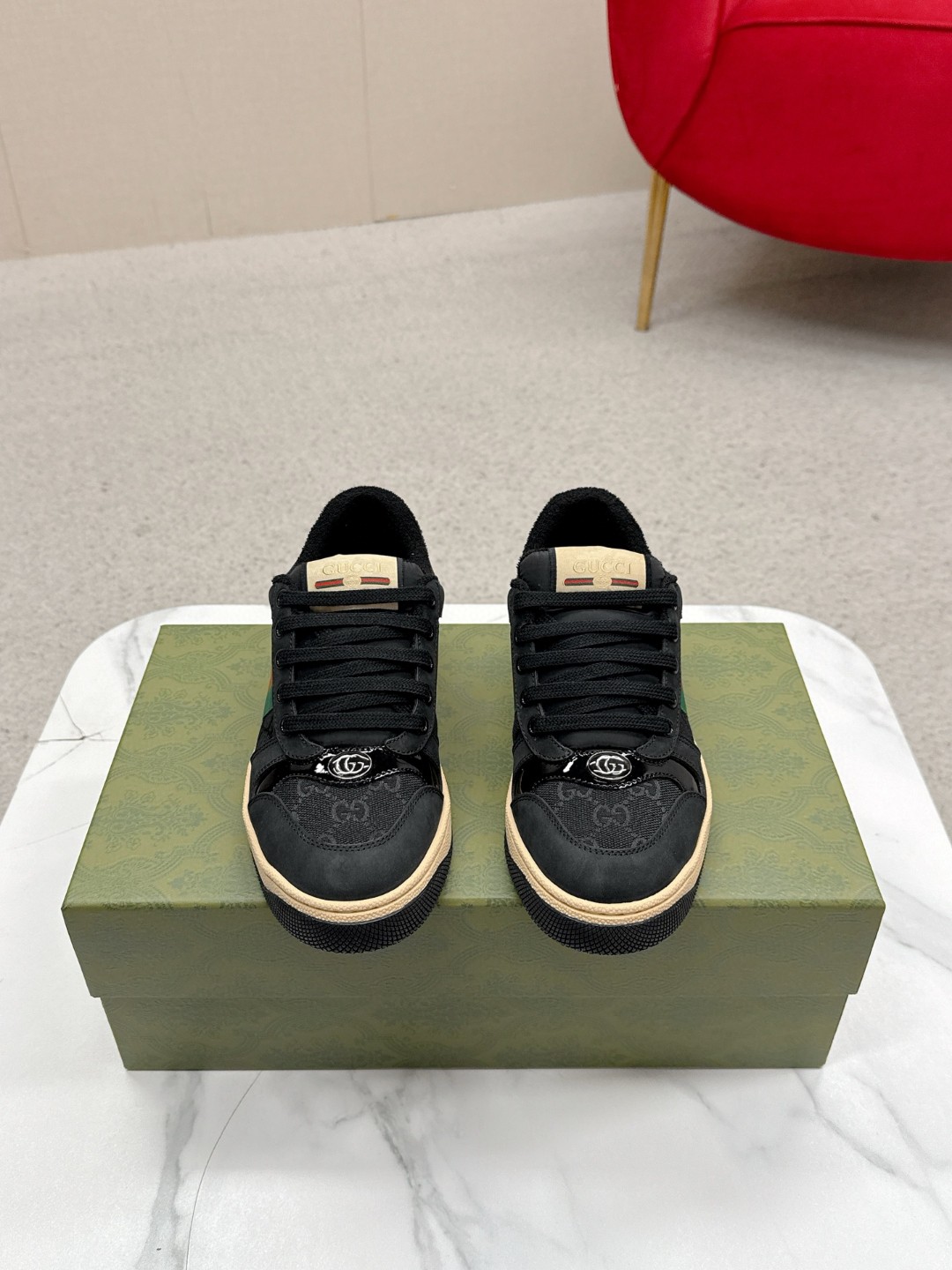 NO:682191,Men's Gucci - Purchasing version of GG series distressed dirty shoes - hot style is coming!  9 times out of 10 sales, you will definitely get the money. Ready stock!  Spot goods!  Spot goods!  New colors added - the ultimate version on the market!  Purchase the original version and develop it... fabric, material, outsole, and details can be compared at will!  Open molded Swarovski one-to-one replica rhinestone chain...Metal cherry pendant...Metal double G crystal cylindrical mark...Gucci original customized narrow webbing...Super flash series - flash diamond chain. The cherry decoration is detachable and can be changed into two for any combination to highlight your personality. Exclusive color-brushed cowhide fabric. Hand-made distressed is very textured and has a sense of luxury!  The details of the workmanship can be seen in the picture, and no line is missed. The original terry cloth is delicate, soft and more comfortable and breathable. The privately stamped two-color original TPU outsole (lower layer is wider and the upper layer is narrower). Matching packaging. Men's size 39-44 (men's size 45 is custom-made and non-returnable), casual shoes/sports shoes, gucci, swarovski, sneakers, cowhide19860909男 Gucci————代购版本 GG系列做旧小脏鞋-爆款来袭！ 十转九卖必上款 现货！现货！现货！新色加推-市场终极版本！ 购原版开发….面料 材质 大底 细节任意对比！ 开模施华洛世奇一比一精复刻水钻链.....金属樱桃吊坠……金属双G水晶圆柱形标……Gucci原版定制窄织带…… 超闪系列—闪钻链.樱桃装饰可拆卸,一变二任意搭配,彰扬个性 专属擦色牛皮面料.手工做旧非常有质感,自带高级感！ 做工细节图可体现,不放过一条线. 原版毛巾布里细腻柔软更舒适透气,私模钢印双色原版TPU大底(下层宽,上层窄) 配套包装 码数男39-44（男款45定做不退换）,休闲鞋/运动鞋,gucci,swarovski,sneakers,cowhide,Women's Shoes