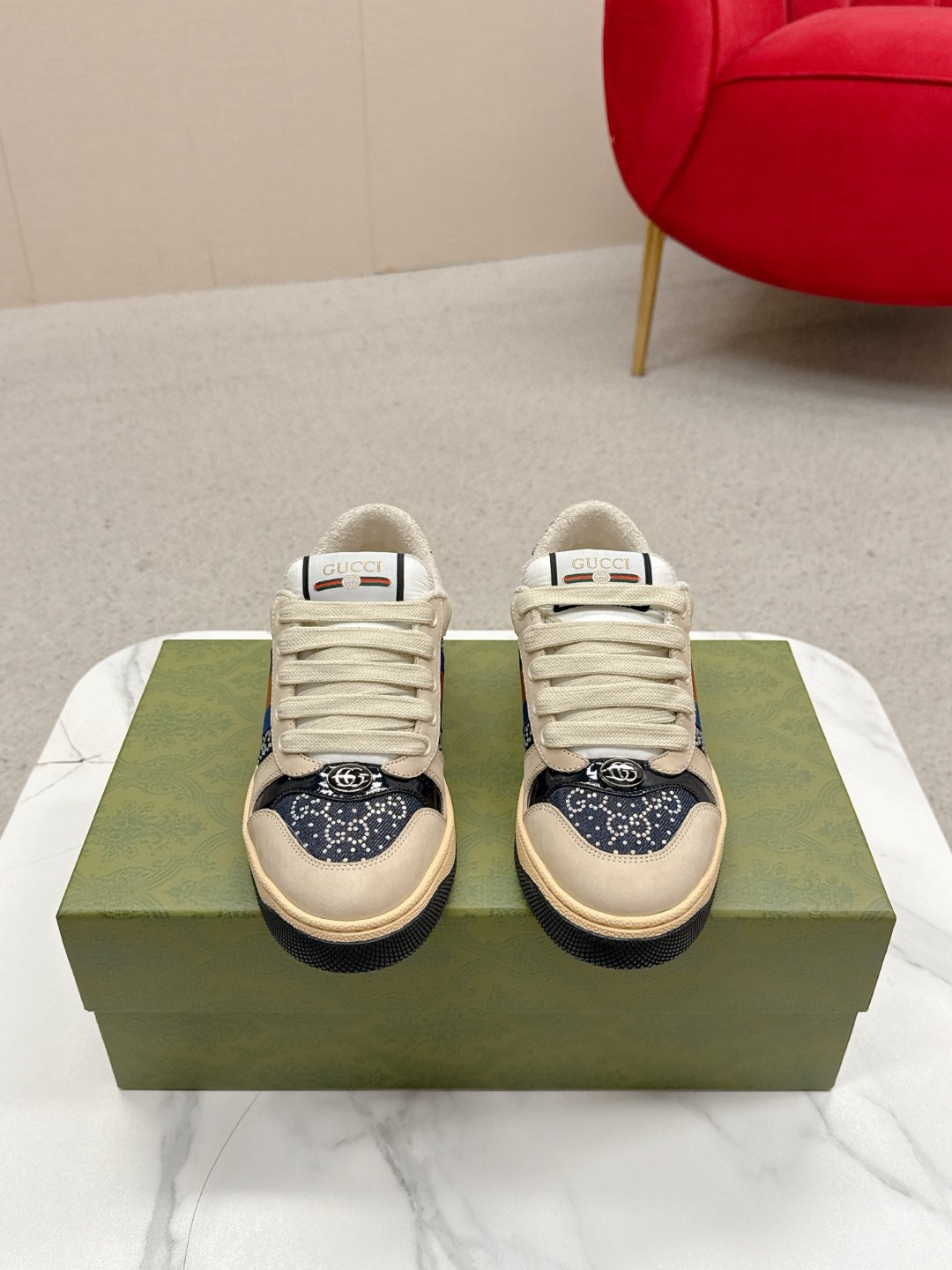 NO:682196,Women's Gucci - Purchasing version of GG series distressed dirty shoes - hot style is coming!  9 times out of 10 sales, you will definitely get the money. Ready stock!  Spot goods!  Spot goods!  New colors added - the ultimate version on the market!  Purchase the original version and develop it... fabric, material, outsole, and details can be compared at will!  Open molded Swarovski one-to-one replica rhinestone chain...Metal cherry pendant...Metal double G crystal cylindrical mark...Gucci original customized narrow webbing...Super flash series - flash diamond chain. The cherry decoration is detachable and can be changed into two for any combination to highlight your personality. Exclusive color-brushed cowhide fabric. Hand-made distressed is very textured and has a sense of luxury!  The details of the workmanship can be seen in the picture, and no line is missed. The original terry cloth is delicate, soft and more comfortable and breathable. The privately stamped two-color original TPU outsole (lower layer is wider and the upper layer is narrower). Matching packaging. Size female 35-40 (female 41), casual shoes/sports shoes, gucci, swarovski, sneakers, cowhide19860909女 Gucci————代购版本 GG系列做旧小脏鞋-爆款来袭！ 十转九卖必上款 现货！现货！现货！新色加推-市场终极版本！ 购原版开发….面料 材质 大底 细节任意对比！ 开模施华洛世奇一比一精复刻水钻链.....金属樱桃吊坠……金属双G水晶圆柱形标……Gucci原版定制窄织带…… 超闪系列—闪钻链.樱桃装饰可拆卸,一变二任意搭配,彰扬个性 专属擦色牛皮面料.手工做旧非常有质感,自带高级感！ 做工细节图可体现,不放过一条线. 原版毛巾布里细腻柔软更舒适透气,私模钢印双色原版TPU大底(下层宽,上层窄) 配套包装 码数女35-40（女41）,休闲鞋/运动鞋,gucci,swarovski,sneakers,cowhide,Women's Shoes