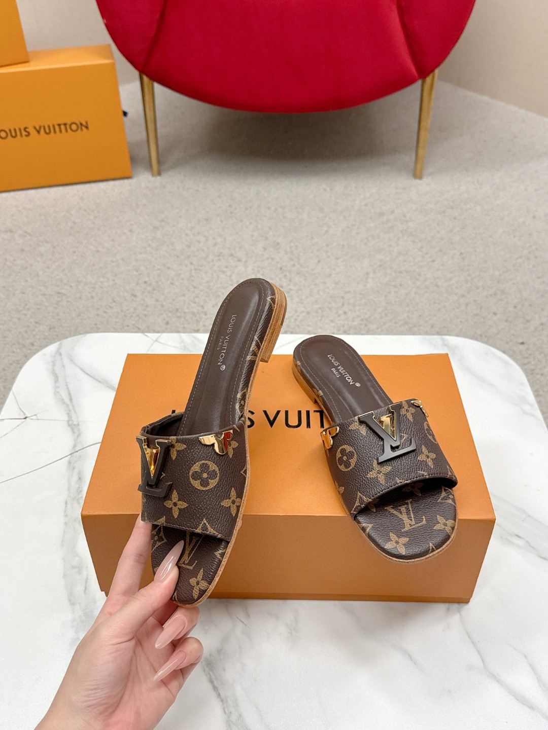Босоножки женские с монограммой Louis Vuitton