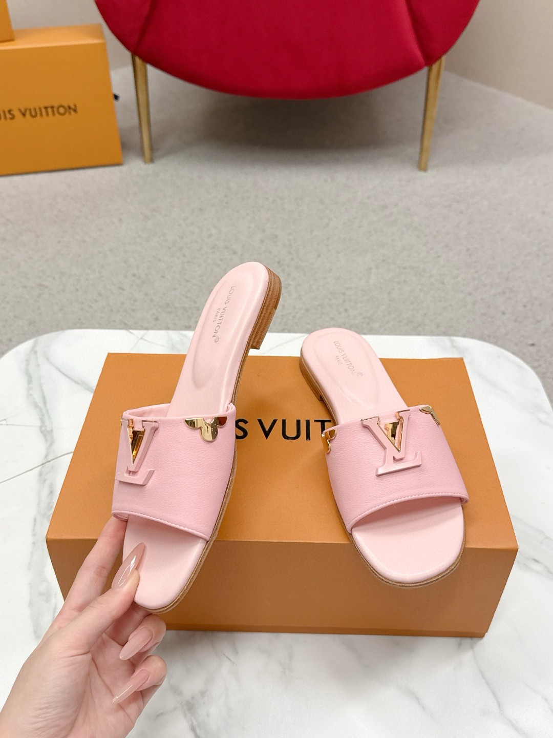Женские розовые шлёпанцы на платформе Louis Vuitton