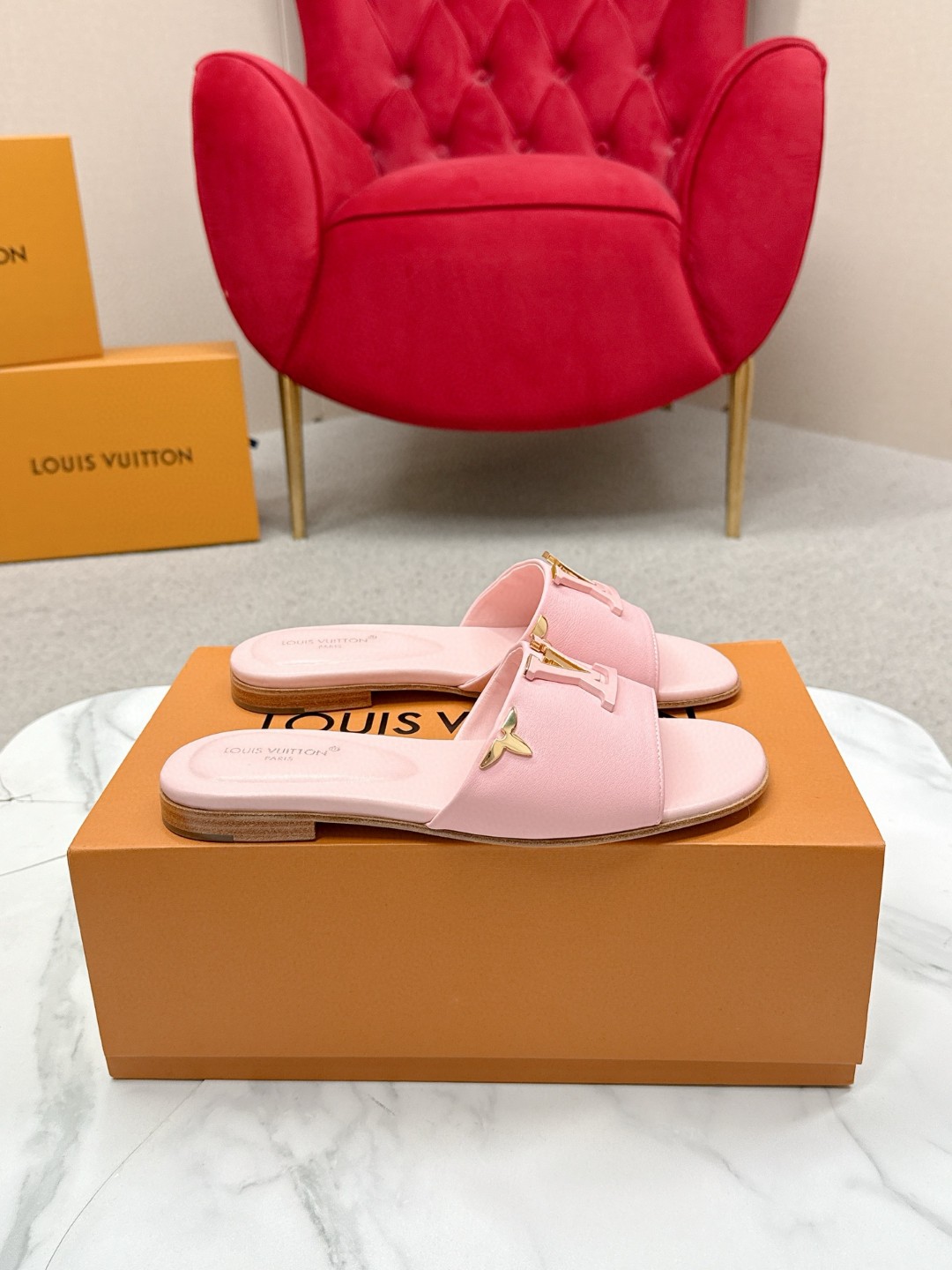 Женские розовые шлёпанцы на платформе Louis Vuitton