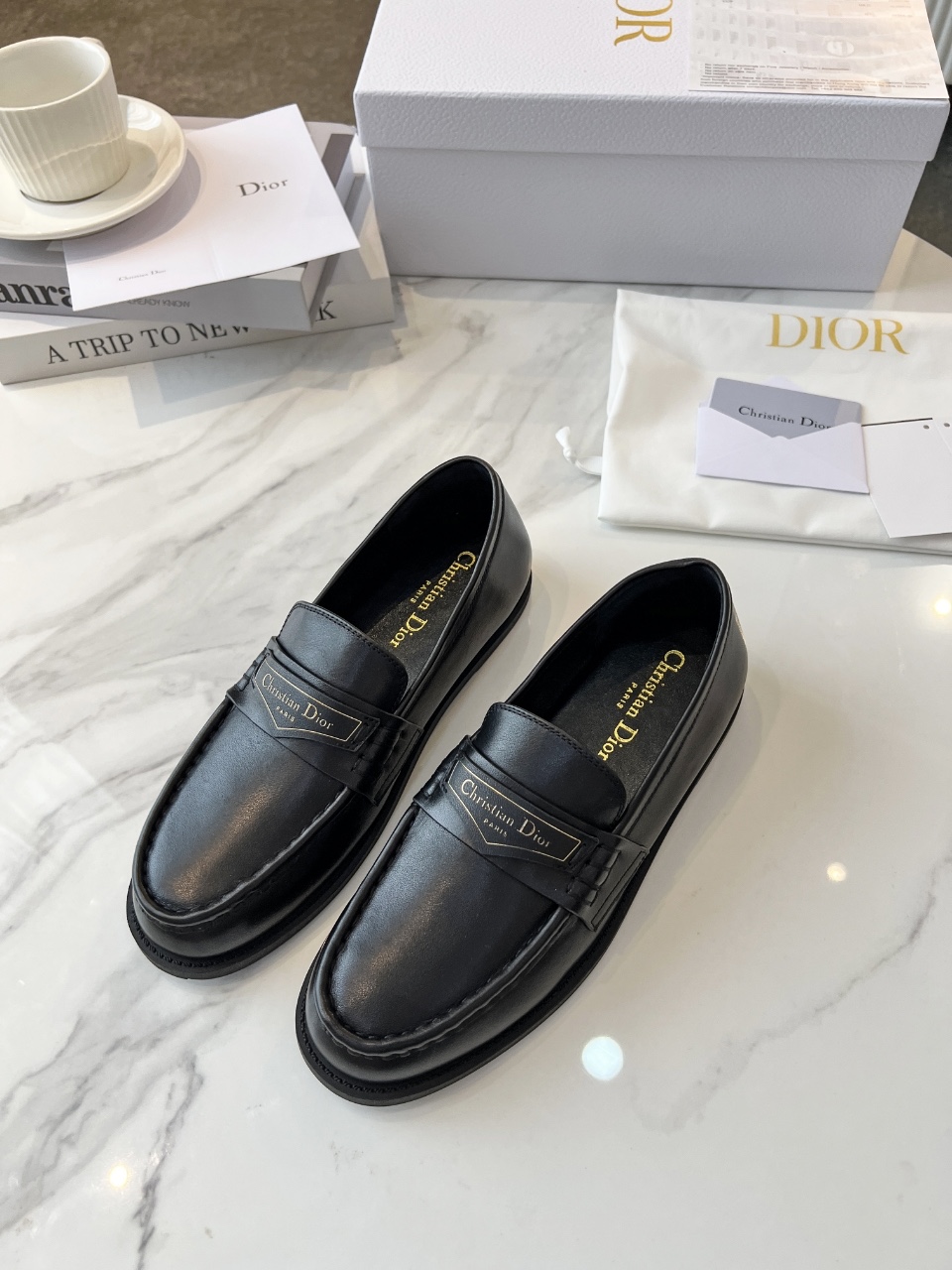 NO:234934,2025 Dior's new autumn and winter products coexist with fashion and trends. Imported cowhide one-to-one customization. 35-41,41 customization fabric; cowhide inner sheepskin outsole rubber outsole, loafers, dior, dior, loafers, cowhide, sheepskin198609092025Dior迪奥秋冬新品时尚与潮流并存.进口牛皮一比一订制.35-41,41定制 面料；牛皮 内里羊皮里 大底橡胶大底,乐福鞋,dior,dior,loafers,cowhide,sheepskin,Women's Shoes