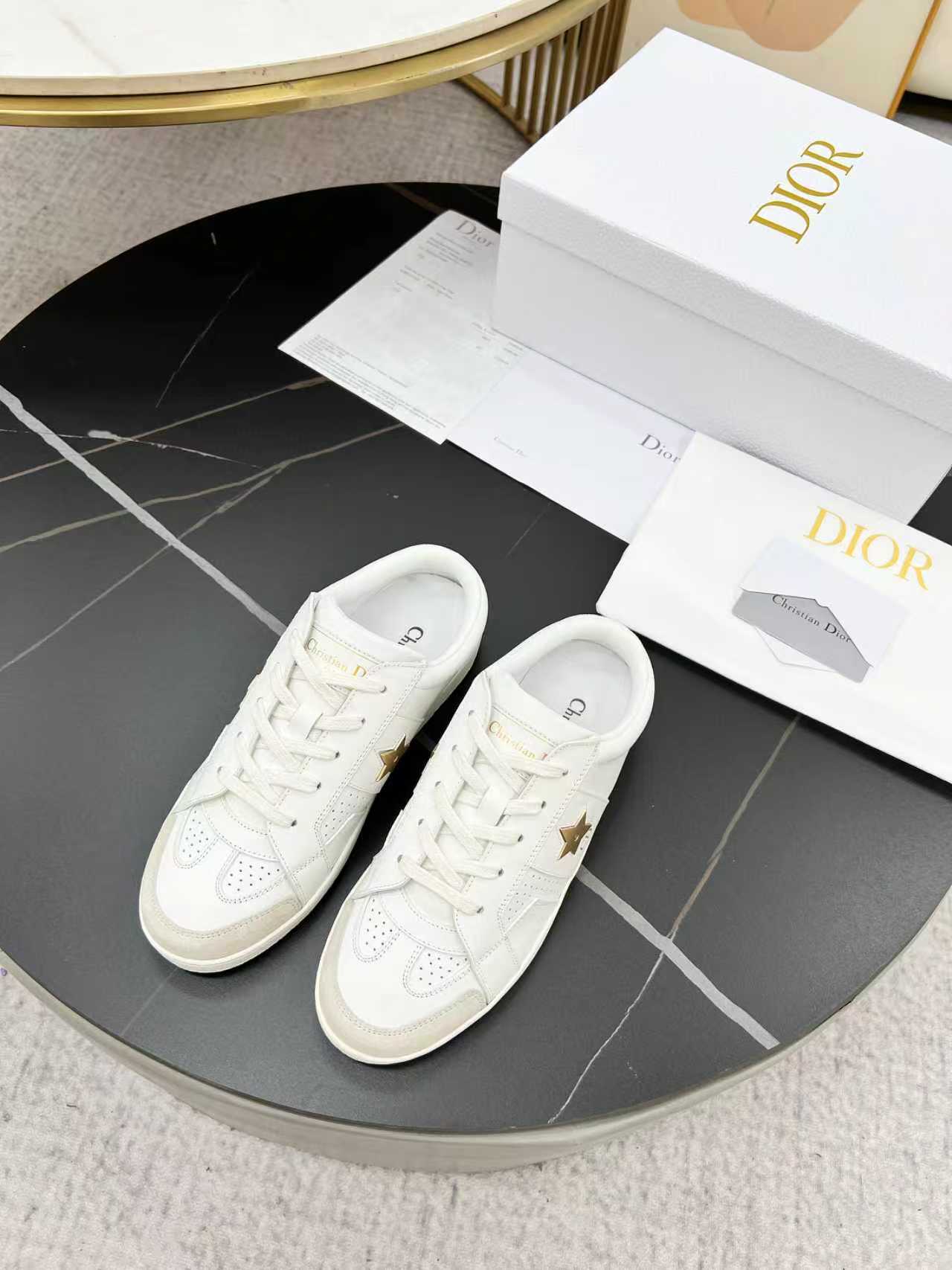 NO:604497,Real price 2025 Dior Dior autumn and winter new products fashion and trend coexist. Imported cowhide is customized one to one. 35-41, 41 customized fabrics; cowhide, lining mesh + sheepskin, outsole, foam outsole, dior, dior, cowhide, sheepskin19860909实价2025Dior迪奥秋冬新品时尚与潮流并存.进口牛皮一比一订制.35-41,41定制 面料；牛皮 内里网布+羊皮 大底发泡大底,,dior,dior,cowhide,sheepskin,Men's shoes