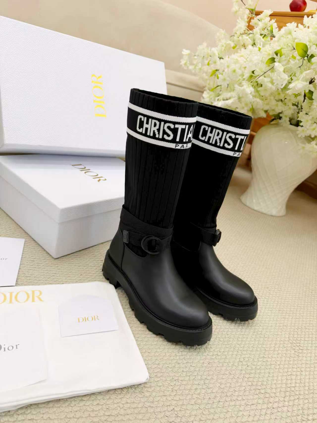 NO:592961,2026Dior Dior autumn and winter new products fashion and trend coexist. Imported fly woven original version customized one to one. Women 35-41 fabric imported cowhide, sheepskin lining, outsole original molded rubber outsole, boots, dior, dior, boots, cowhide, sheepskin198609092026Dior迪奥秋冬新品时尚与潮流并存.进口飞织原版一比一订制.女35-41 面料进口牛皮 内里羊皮里 大底原版开模橡胶大底,靴子,dior,dior,boots,cowhide,sheepskin,Women's Shoes