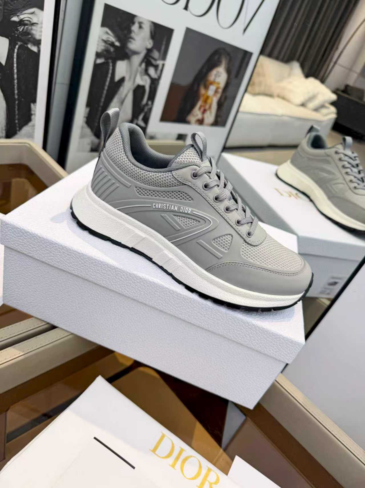 NO:592959,2026Dior Dior autumn and winter new products fashion and trend coexist. Imported cowhide is customized one to one. Women's 35-41, 41 customization. Men's 39-45, 45 customization. Fabric; cowhide, breathable mesh lining, outsole TPU, casual shoes/sports shoes, dior, dior, sneakers, cowhide198609092026Dior迪奥秋冬新品时尚与潮流并存.进口牛皮一比一订制.女35-41,41定制.男39-45,45定制 面料；牛皮 内里透气网布 大底TPU,休闲鞋/运动鞋,dior,dior,sneakers,cowhide,Women's Shoes