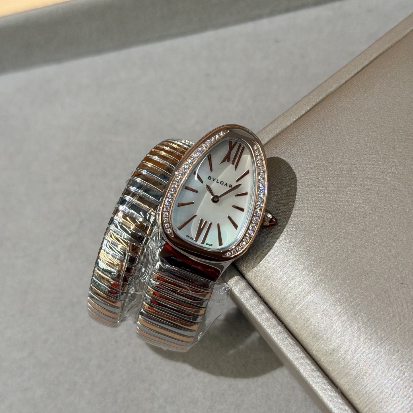 Bvlgari Serpenti Tubogas detail 4