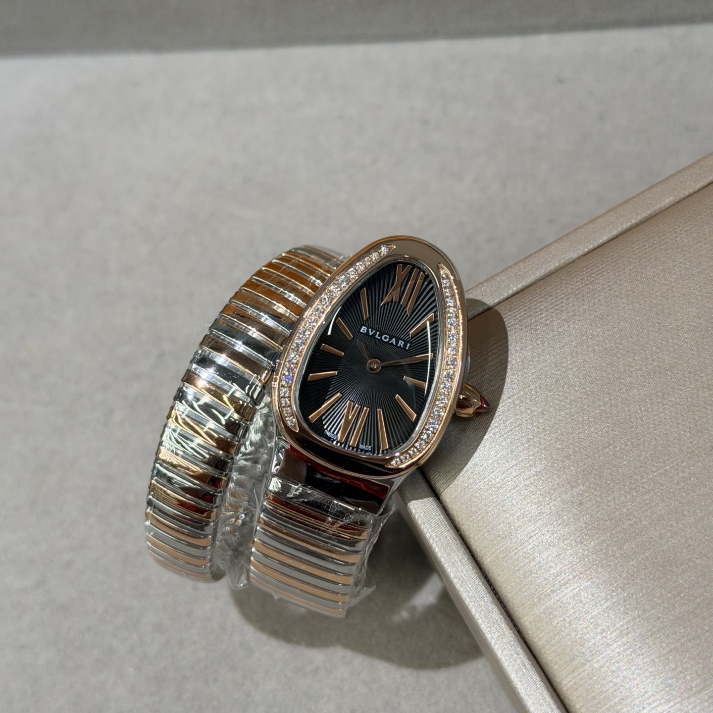 Bvlgari Serpenti Tubogas detail 2