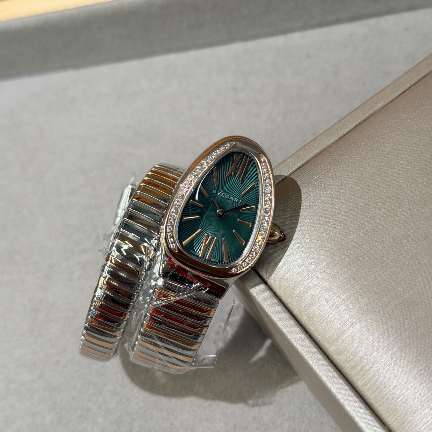 Bvlgari Serpenti Tubogas detail 3