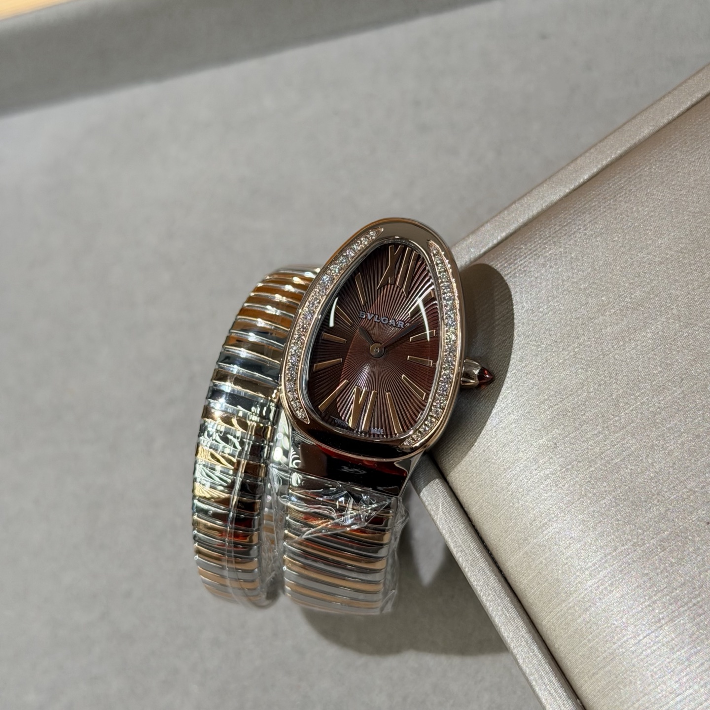 Bvlgari Serpenti Tubogas detail 5