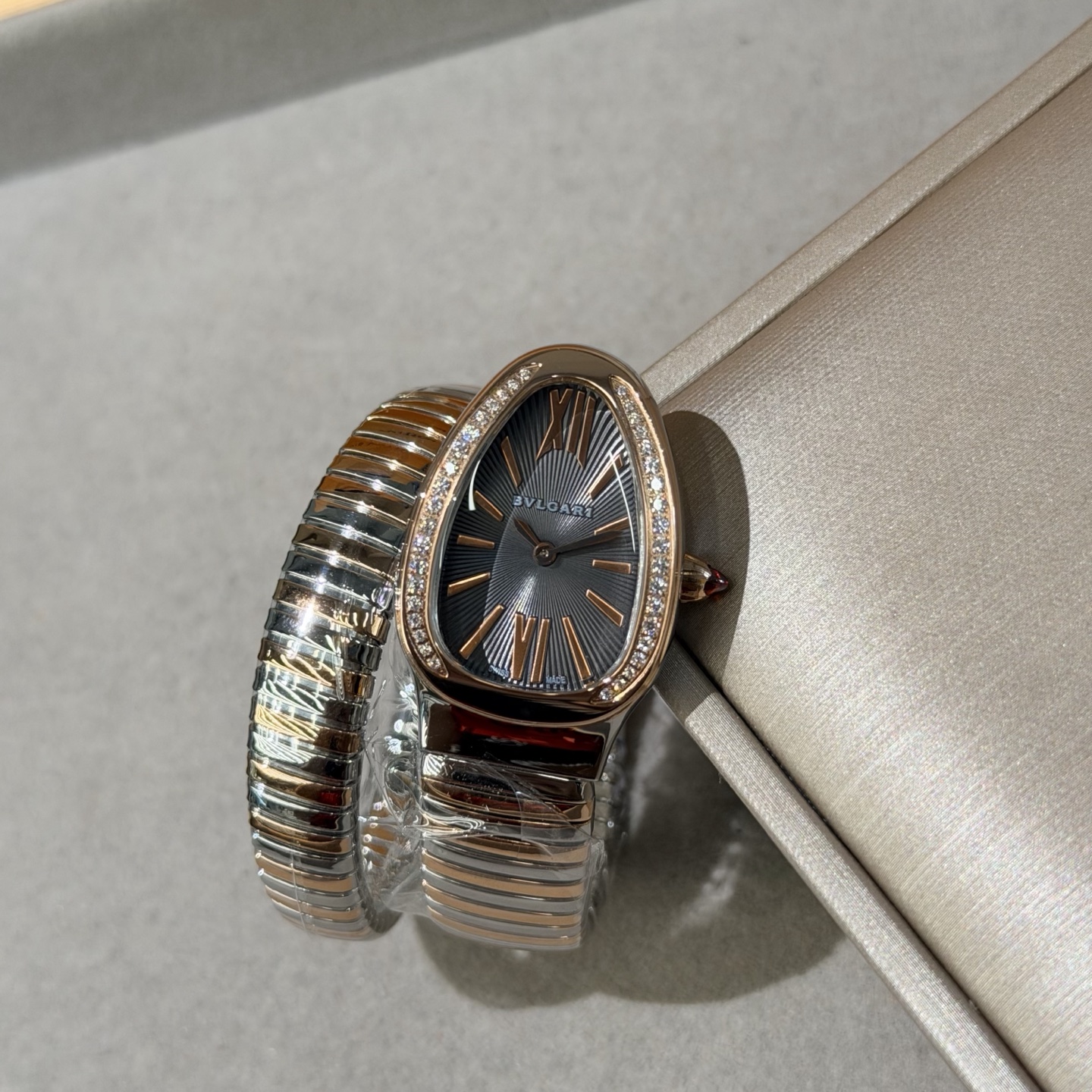 Bvlgari Serpenti Tubogas detail 7