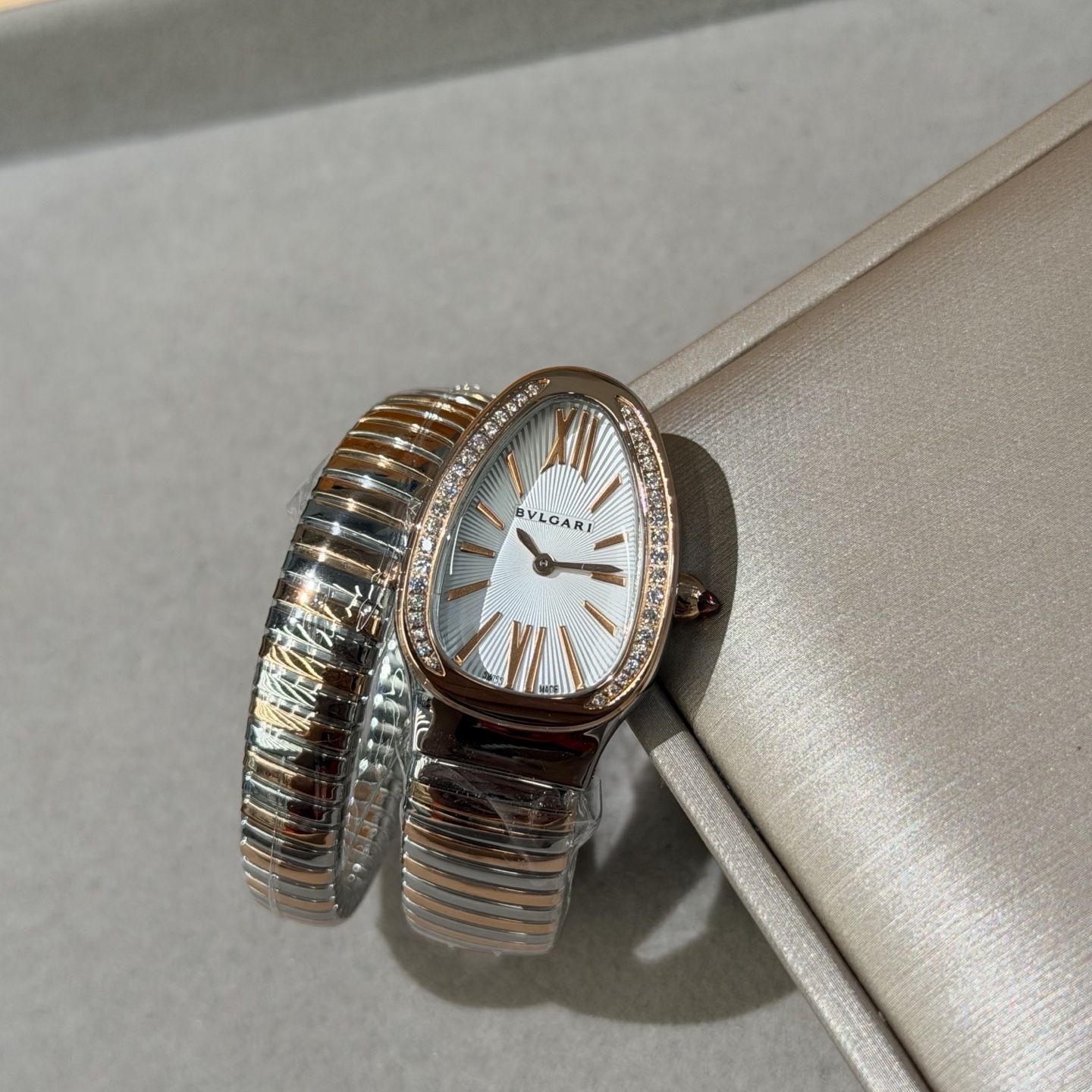 Bvlgari Serpenti Tubogas detail 8