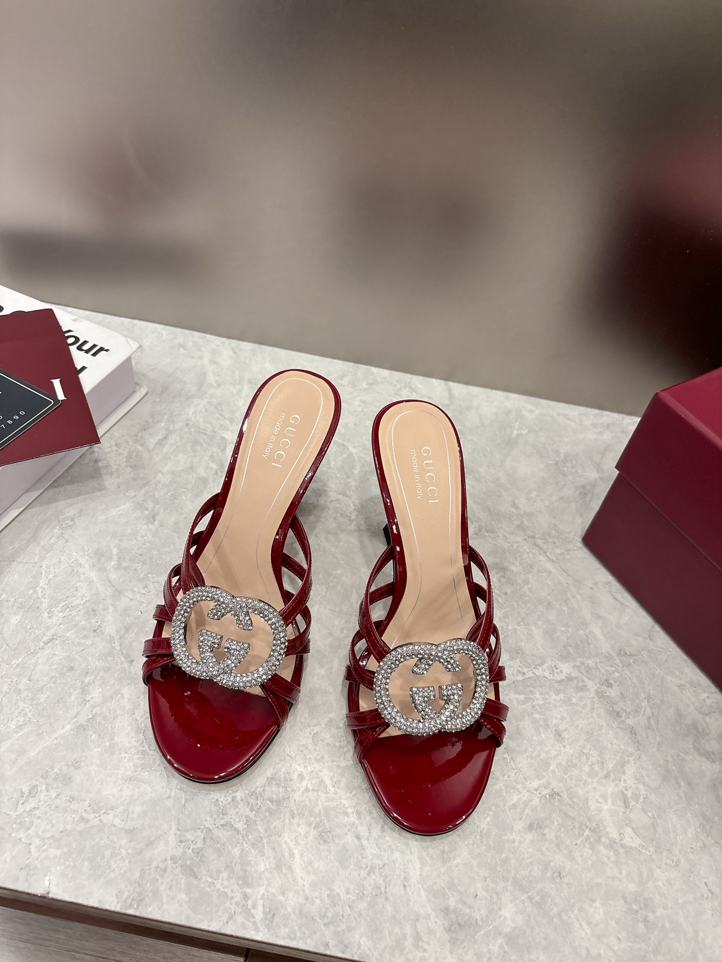 Женские туфли с кристаллами Gucci