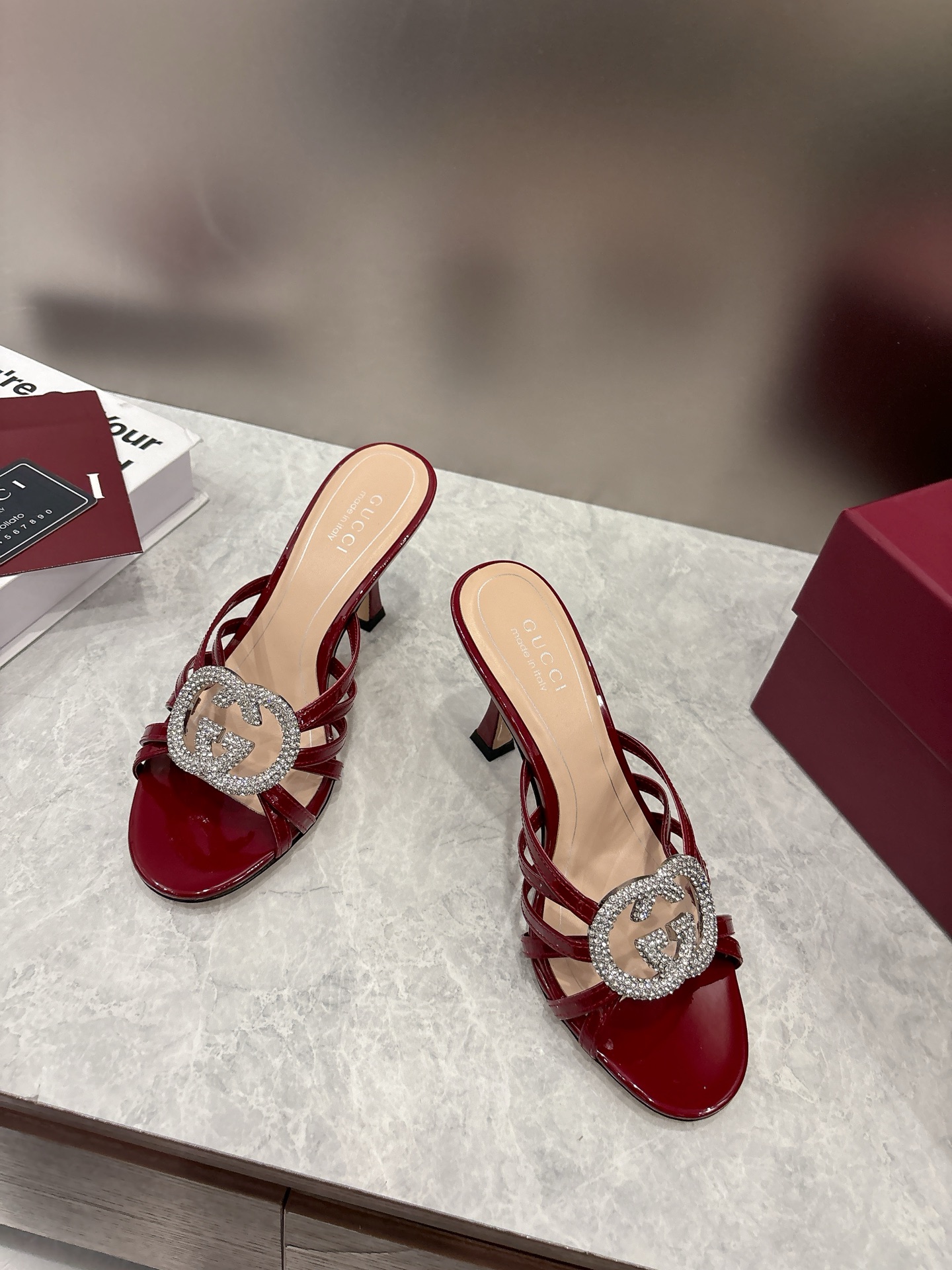 Женские туфли с кристаллами Gucci