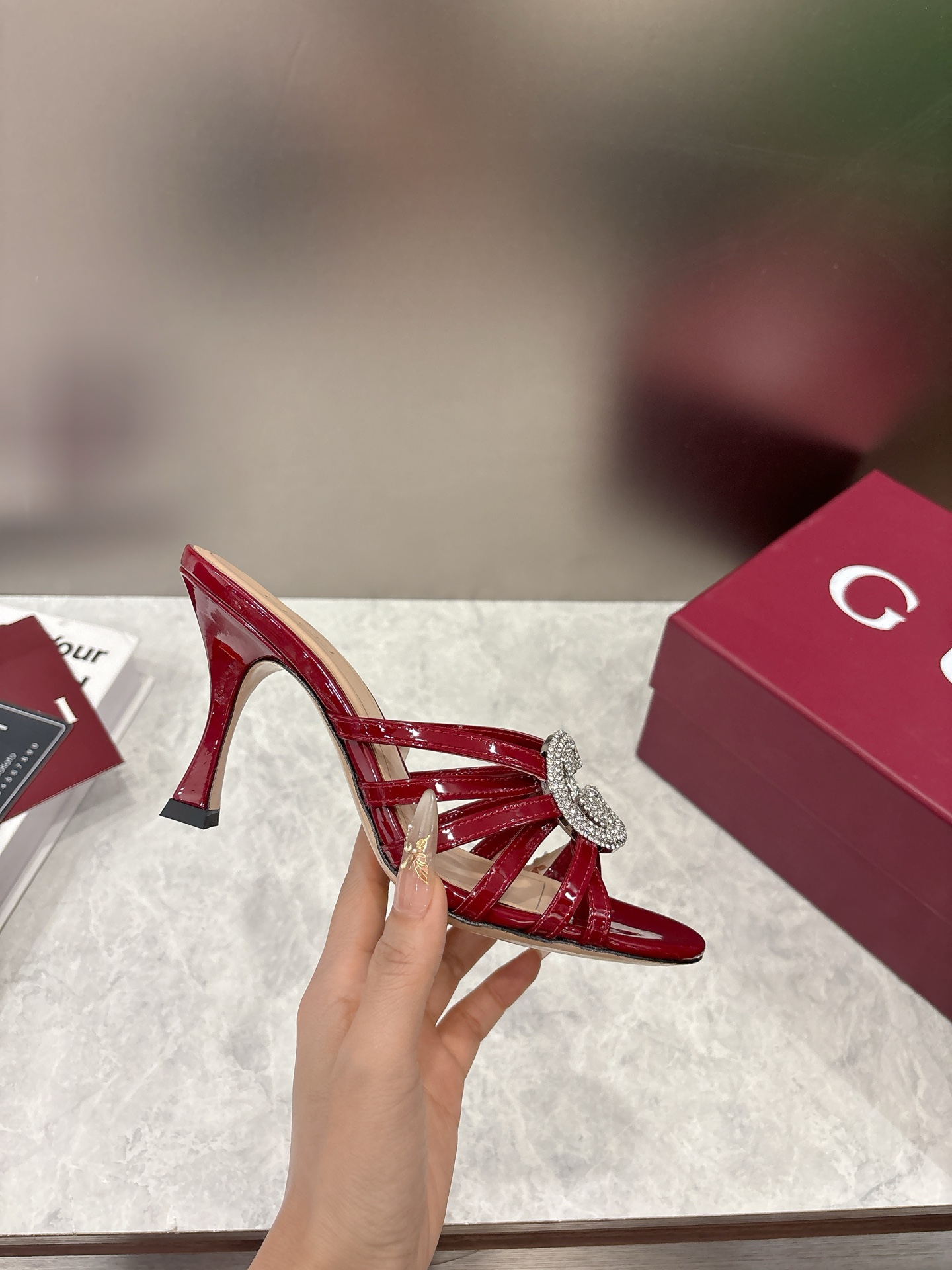 Женские туфли с кристаллами Gucci