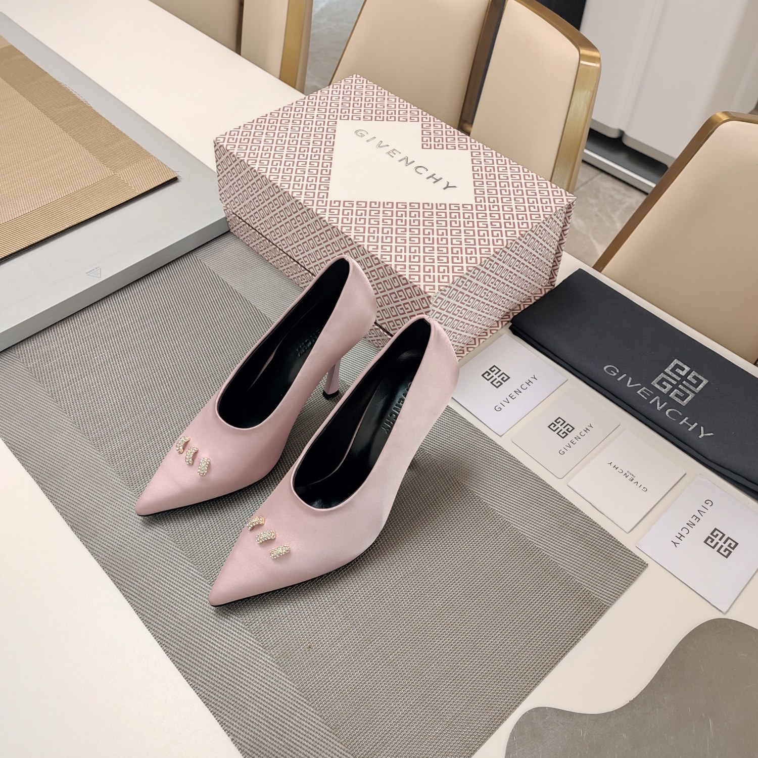 Luxurious GIVENCHY 2025 Collection: Silk Four-Season Set with Exclusive Gold Rings.