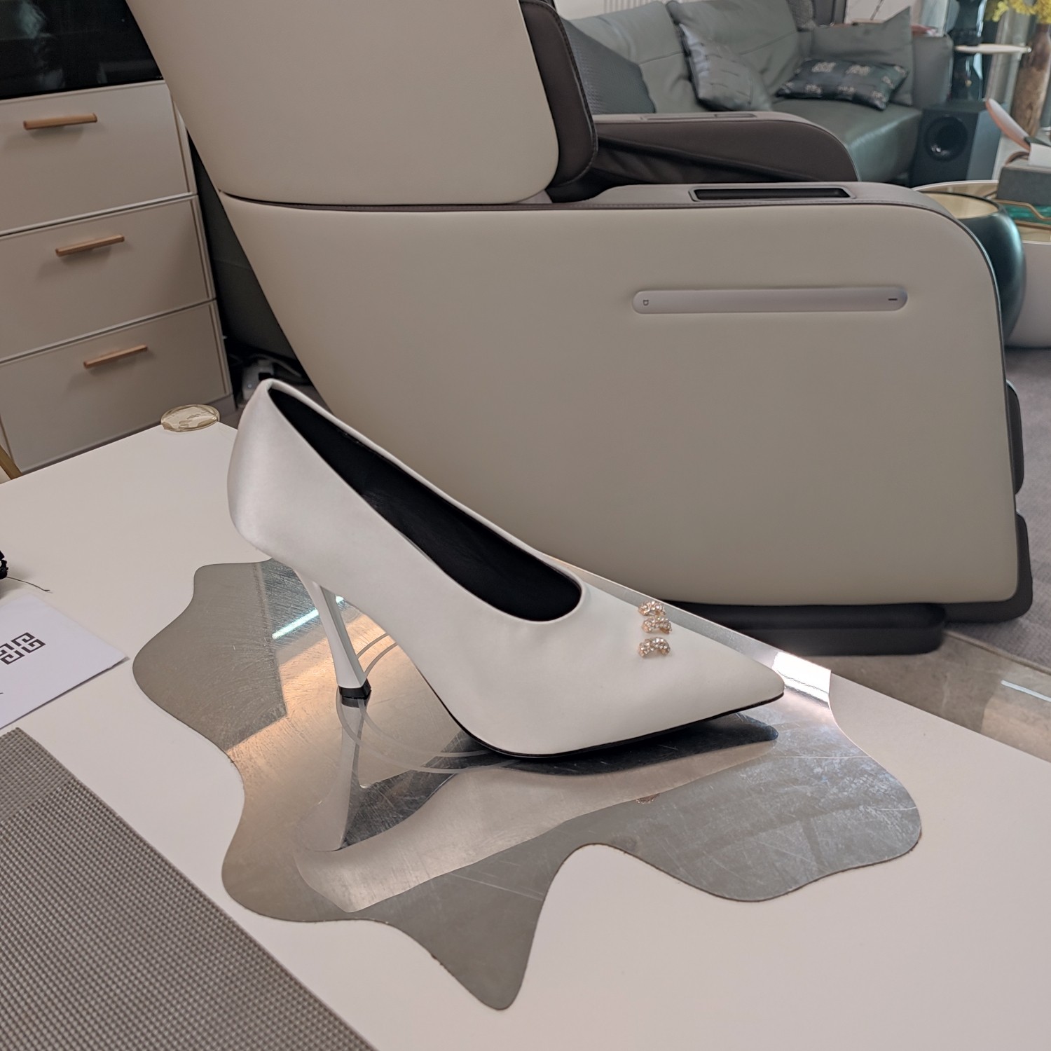 Luxurious Givenchy Brahma Quest Shoes with Unique Design and Comfortable Silk Material - 图片 5