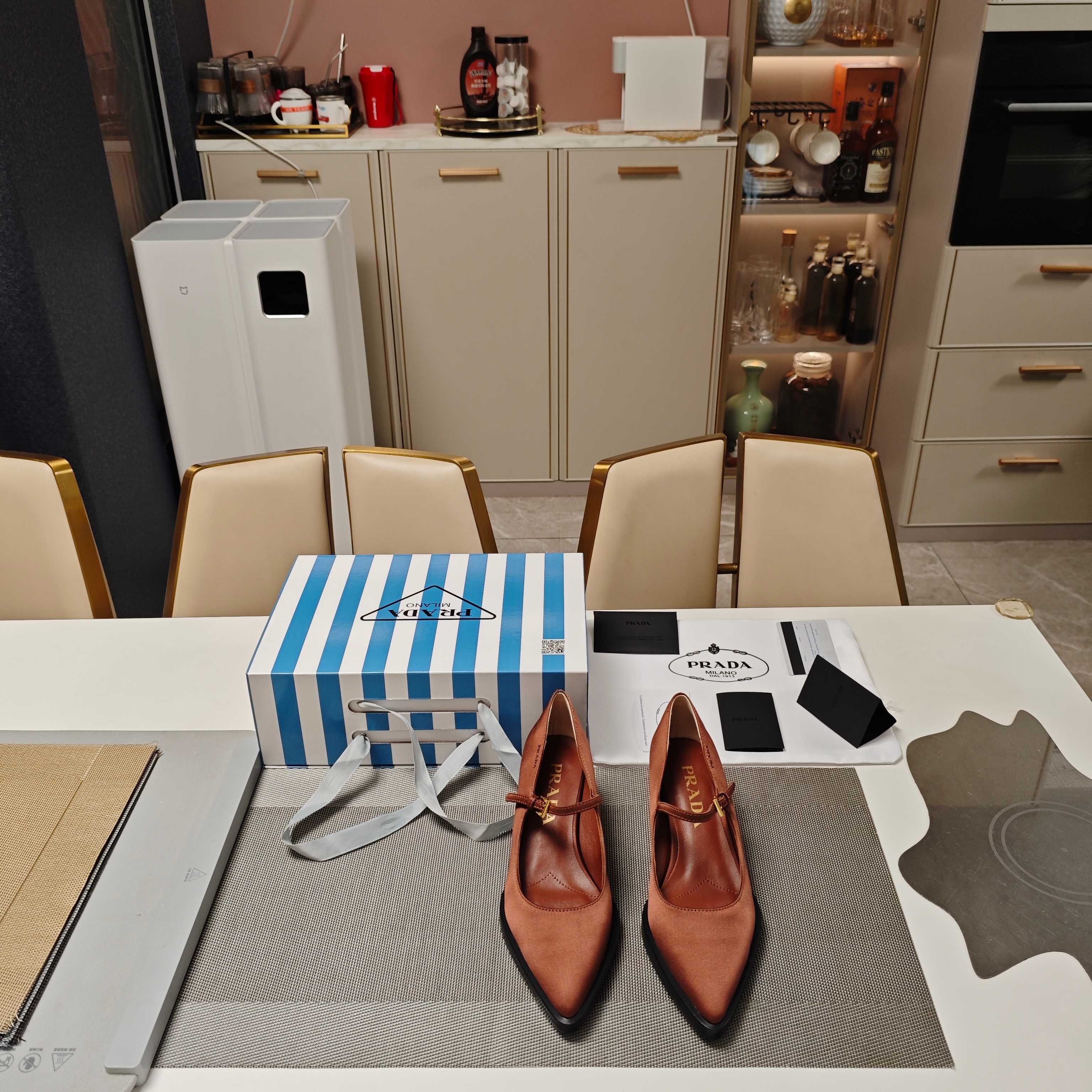 NO:260140,Wide-edged sole, small cone heel retro pointed-toe single shoe series (the highest version of the top packaging) PRADA 2025s Prada spring and summer new product, (top version) strength is coming!  Prada's 