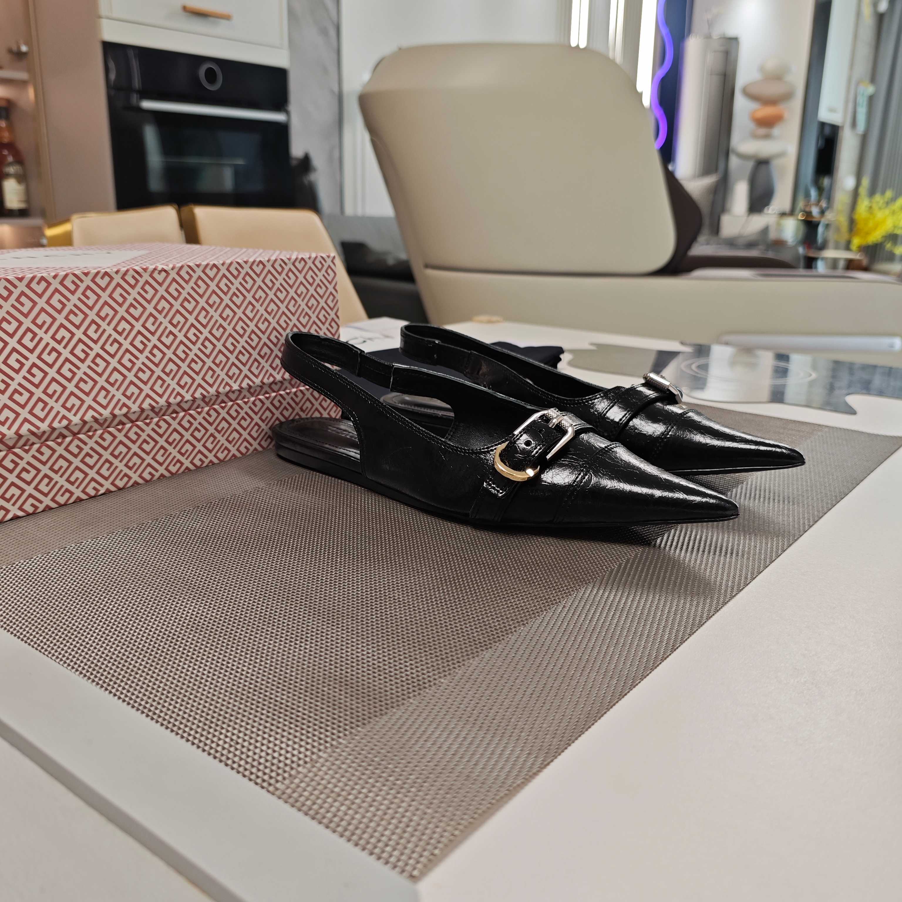 “Givenchy 2025 Autumn Slipper Collection: Metal-Buttoned Comfort Fashion Shoes”