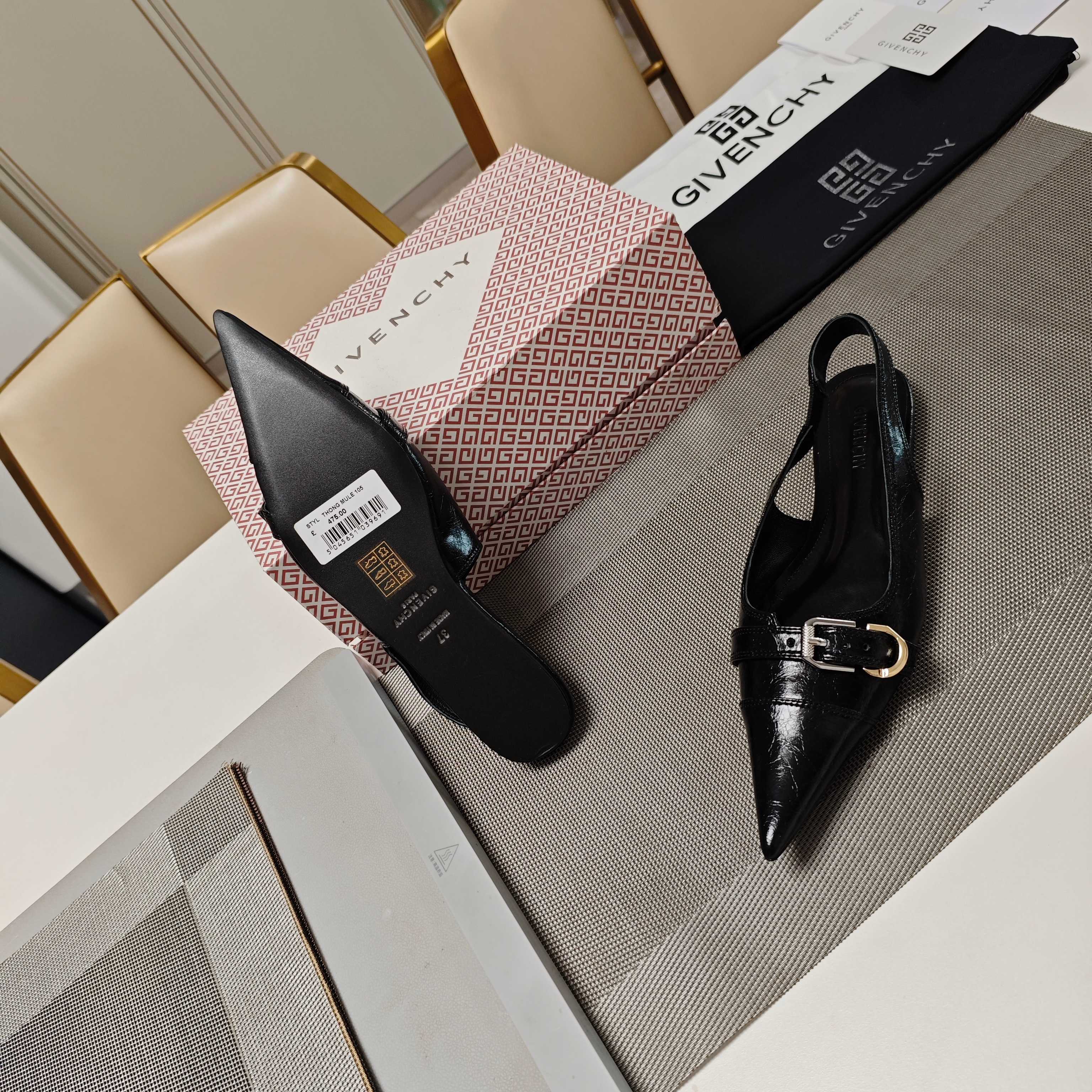 “Givenchy 2025 Autumn Slipper Collection: Metal-Buttoned Comfort Fashion Shoes” - 图片 8