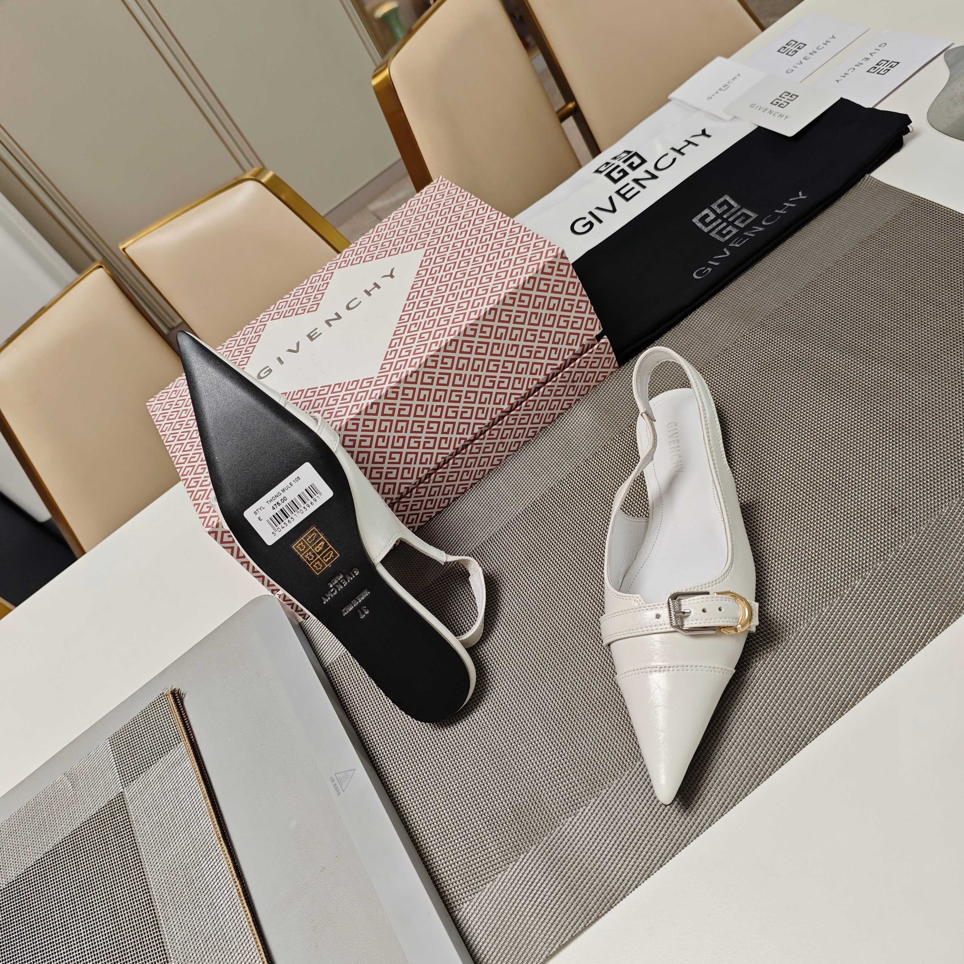 “Givenchy 2025 Autumn Slipper Collection: Metal-Embellished Comfort Fashion Shoes” - 图片 8