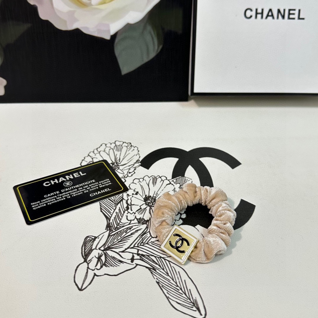 NO:275643,Special (single) with full packaging Chanel (Chanel) popular small-flavored velvet hair ring, special counter model shipped, it looks very high-end at first glance, super versatile, you must keep your own hairpins, hairpins, chanel, chanel, hairpins19860909特（单个）配全套包装 Chanel（香奈儿）爆款小香风丝绒发圈,专柜款出货 一看就特别高档 超级百搭 必须自留发夹,发夹,chanel,chanel,hairpins,accessory