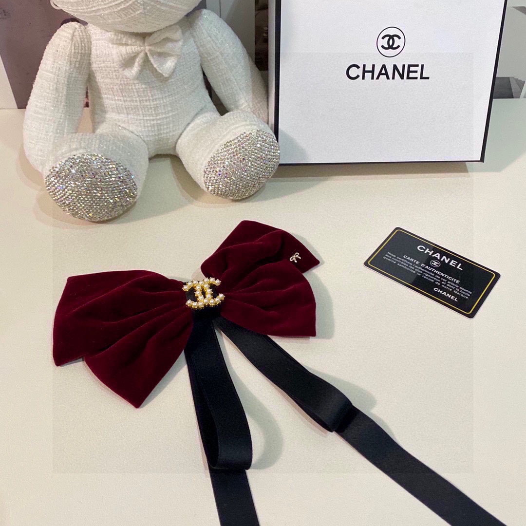 NO:275651,Specially equipped with counter packaging CHANEL (Chanel) latest bow-and-old hardware hairpin #Trust me!  A must-have item for everyone. This one must be bought. The fairy is going to take it. Whoever wears it looks good~ Hairpins, hairpins, chanel, chanel, hairpins19860909特 配专柜包装 CHANEL（香奈儿）最新蝴蝶结中古五金发夹# 信我！人手必备的单品 这件必须买 洋气神仙颜值 小仙女要收了它,谁戴谁好看～发夹,发夹,chanel,chanel,hairpins,accessory