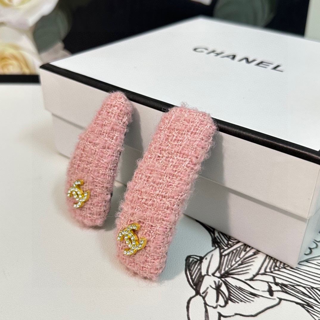 NO:275657,Special (one pair) with full package Chanel (chanel) autumn and winter new style full of small fragrance Vintage mid-range retro metal hairpins Super fairy pair Fashionable essence casual style hairpins, hairpins, chanel, chanel, hairpins19860909特（一对）配全套包装 Chanel（香奈儿）秋冬新款上新 满满的小香风 Vintage中古复古金属发夹 超仙的一对 时髦精 随便入的款发夹,发夹,chanel,chanel,hairpins,accessory