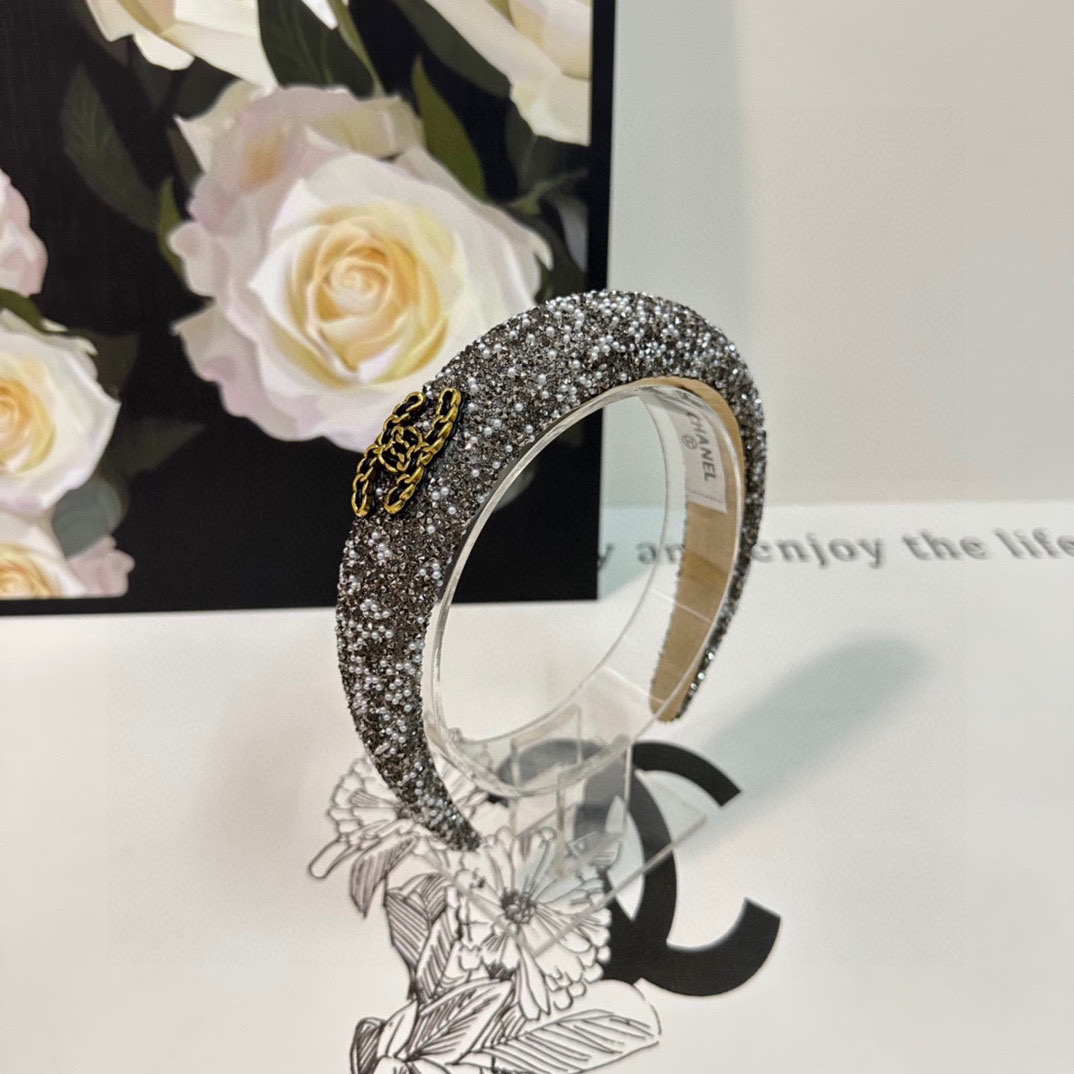 NO:276121,Specially equipped with counter packaging Chanel (Chanel) celebrity pearl high-engine hairband, which has a very textured touch, high-engine production, fashionable essence, essential items for fairies, hairpins, chanel, chanel, hairpins19860909特 配专柜包装 Chanel（香奈儿）名媛珍珠高工发箍 摸起来特别有质感 高工制作 时髦精 小仙女必备单品发夹发夹,发夹,chanel,chanel,hairpins,accessory