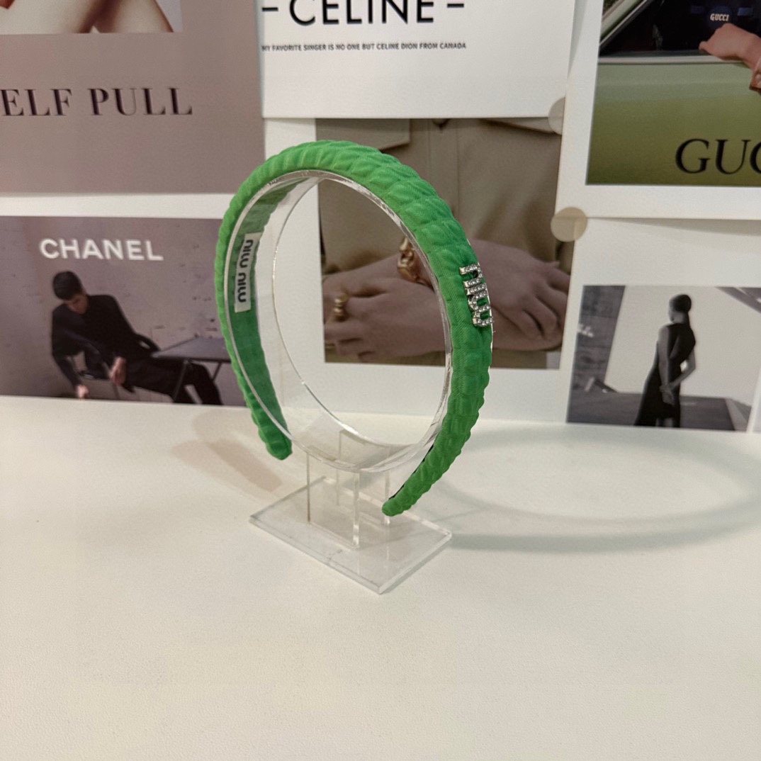 NO:276135,Specially equipped with counter packaging MiuMiu's latest hairband, fairy quick to buy, special material, no head, salty and sweet hairpins, hairpins, miumiu, hairpins19860909特 配专柜包装 MiuMiu（缪缪）最新发箍 小仙女快入手 特殊材质 不嘞头 可盐可甜发夹发夹,发夹,miumiu,hairpins,accessory