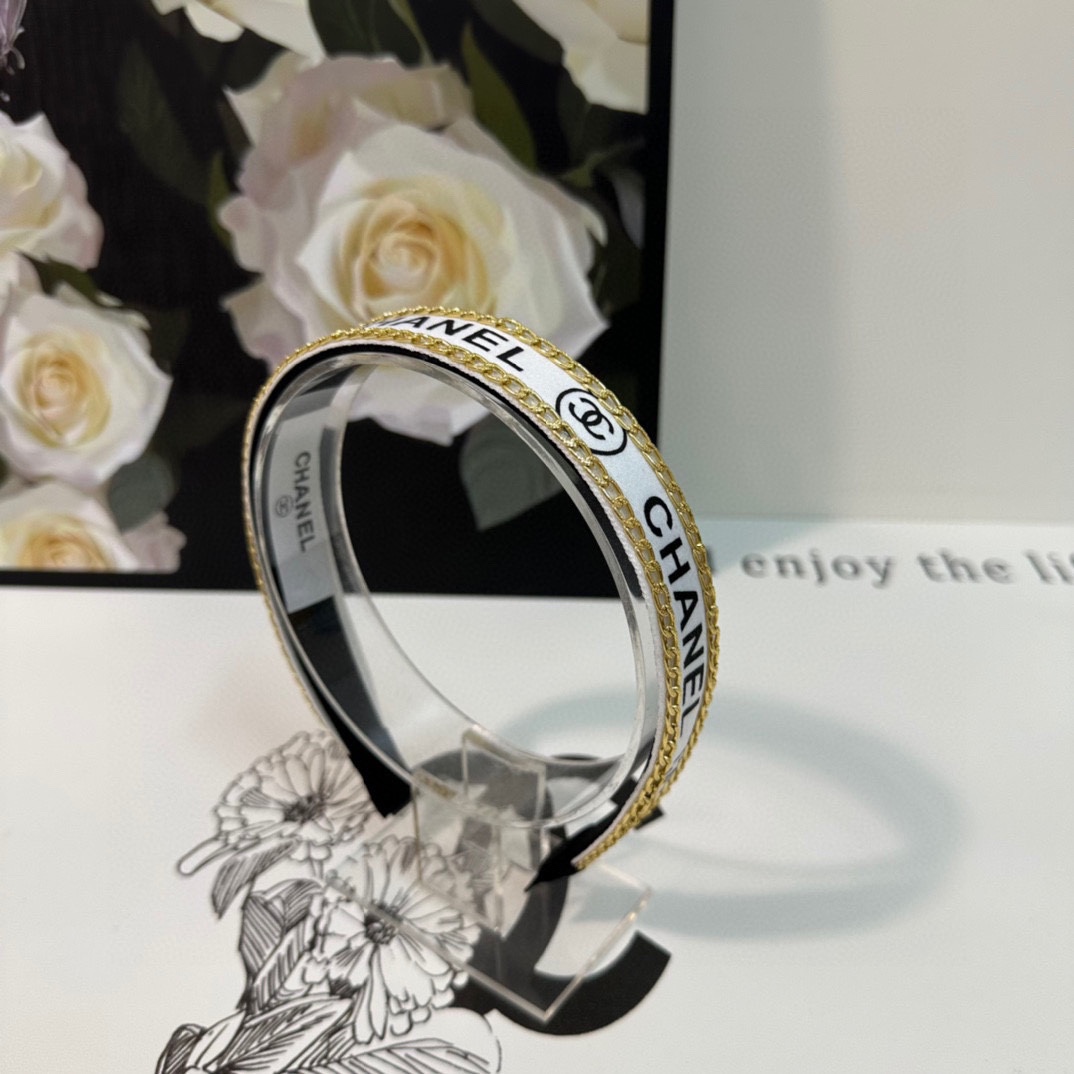 NO:276241,Specially equipped with counter packaging Chanel (Chanel) latest hairband, fairy, quick to buy, special material, no head, salt or sweet~ hairpins, hairpins, chanel, chanel, hairpins19860909特 配专柜包装 Chanel（香奈儿）最新发箍 小仙女快入手 特殊材质 不嘞头 可盐可甜～发夹,发夹,chanel,chanel,hairpins,accessory