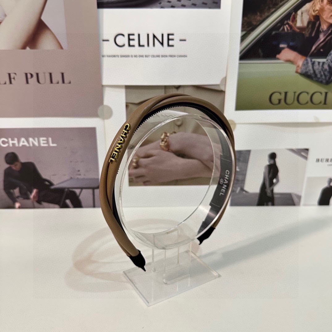 NO:276201,Specially equipped with counter packaging Chanel (Chanel) medieval lambskin hairband Exclusive custom fabric High-end texture Big brand aura hairpins, hairpins, chanel, chanel, sheepskin, hairpins19860909特 配专柜包装 Chanel（香奈儿）中古系小羊皮发箍 独家定制面料 高级质感 大牌气场十足发夹,发夹,chanel,chanel,sheepskin,hairpins,accessory