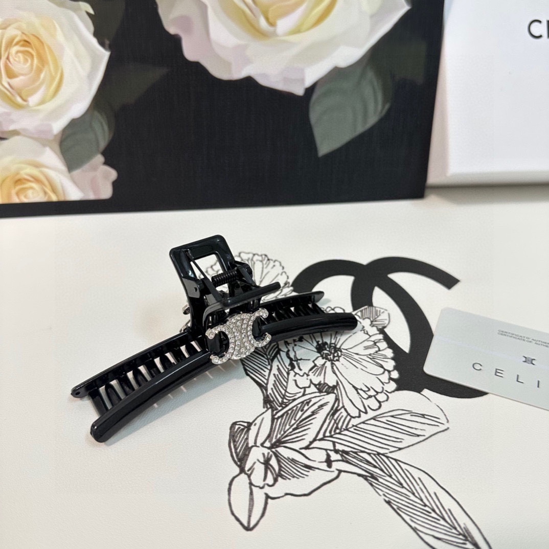 NO:276224,Special (single) with counter packaging Celine (Celine) medieval vintage retro hardware grabbing Elegant girl worth buying Very easy to match Temperament and tasteful hairpins, hairpins, celine, celine, hairpins19860909特（单个）配专柜包装 Celine（赛琳）中古vintage复古五金抓夹 优雅的girl值得入手 非常好搭配 气质有品位发夹,发夹,celine,celine,hairpins,accessory