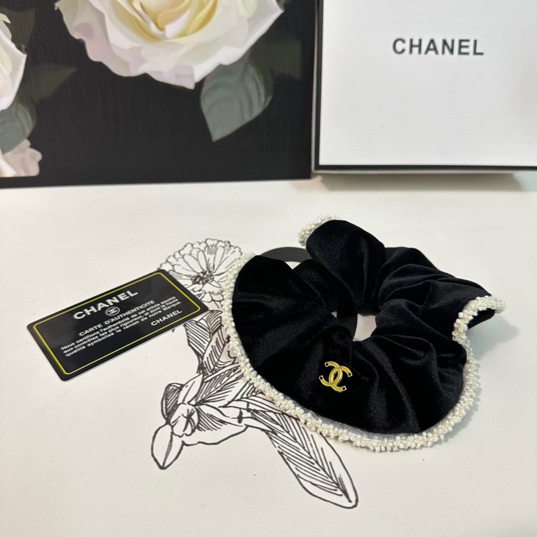 NO:276237,Special (single) with full packaging Chanel (Chanel) popular small-flavored velvet hair ring, special counter model shipped, it looks very high-end at first glance, super versatile, you must keep your own hairpins, hairpins, chanel, chanel, hairpins19860909特（单个）配全套包装 Chanel（香奈儿）爆款小香风丝绒发圈,专柜款出货 一看就特别高档 超级百搭 必须自留发夹,发夹,chanel,chanel,hairpins,accessory