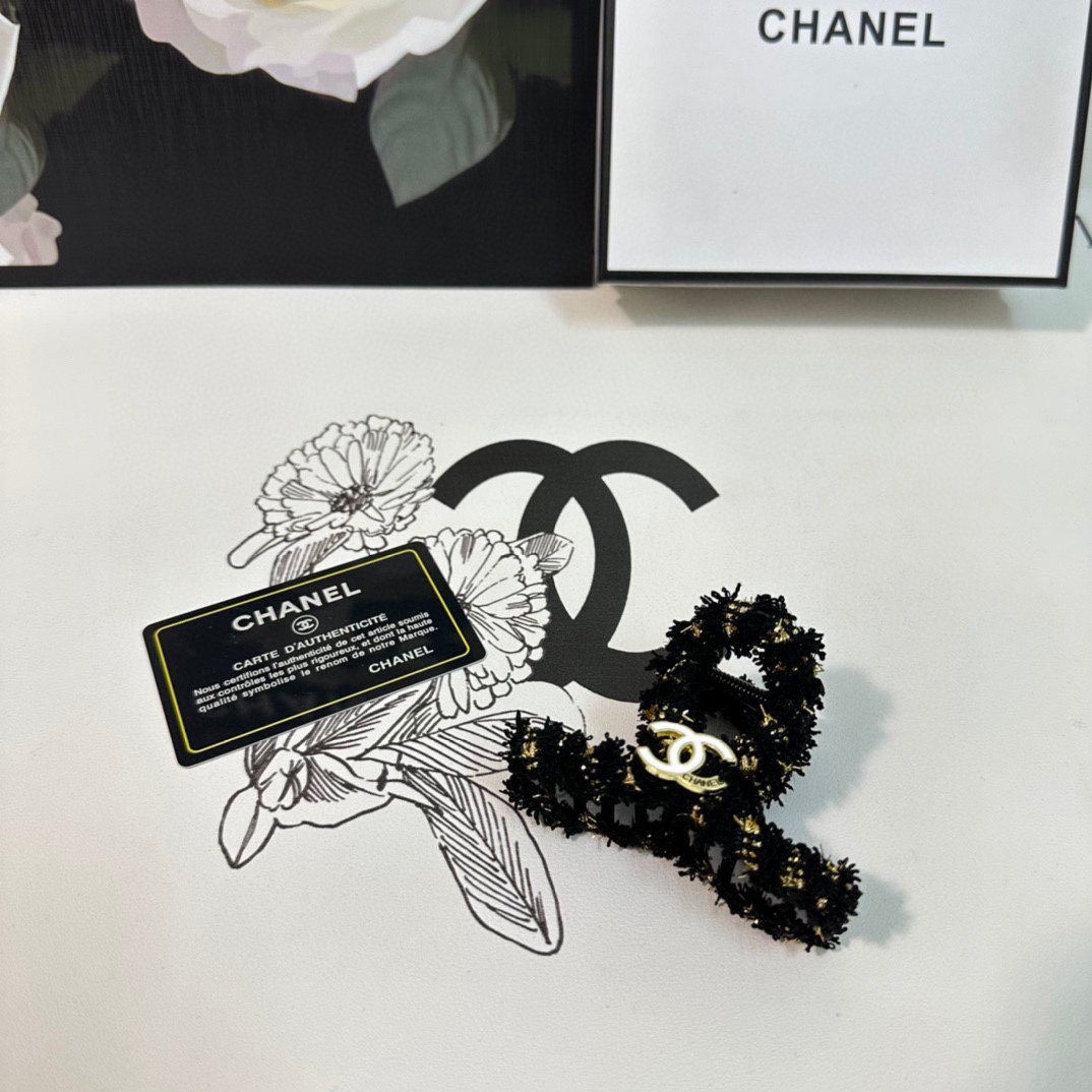 NO:276523,Special (single) with counter packaging Chanel (Chanel) medieval vintage retro small fragrance style hardware clips Elegant girl is worth buying Very easy to match Temperament and tasteful hairpins, hairpins, chanel, chanel, hairpins19860909特（单个）配专柜包装 Chanel（香奈儿）中古vintage复古小香风五金抓夹 优雅的girl值得入手 非常好搭配 气质有品位发夹,发夹,chanel,chanel,hairpins,accessory