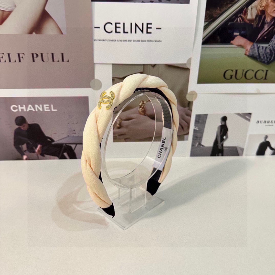 NO:276545,Specially equipped with counter packaging Chanel's latest twisted headband# Let me know!  A must-have item for everyone. This one must be bought. The fairy is going to take it. Whoever wears it looks good~ Hairpins, hairpins, chanel, chanel, hairpins19860909特 配专柜包装 Chanel（香奈儿）最新麻花发箍# 信我！人手必备的单品 这件必须买 洋气神仙颜值 小仙女要收了它,谁戴谁好看～发夹,发夹,chanel,chanel,hairpins,accessory