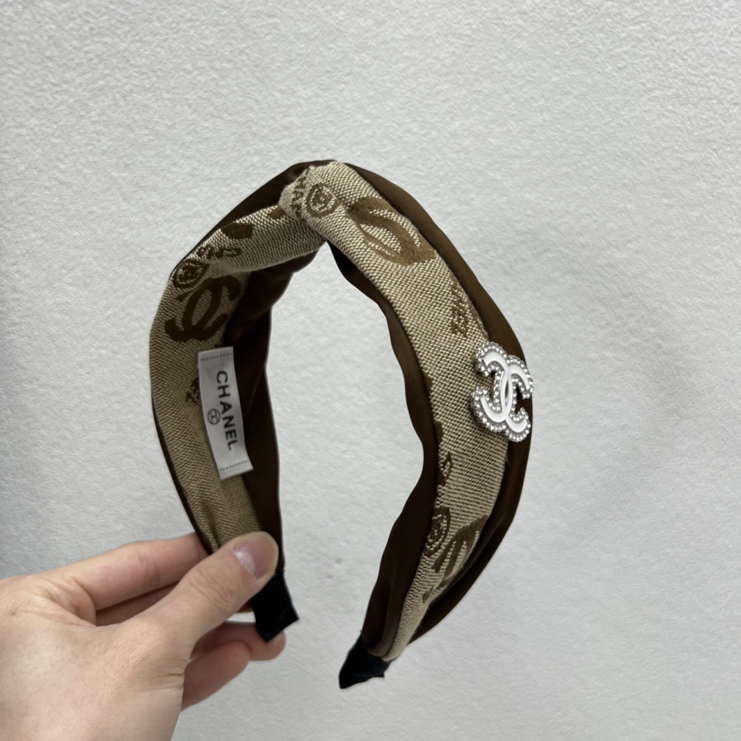 NO:276595,Specially equipped with counter packaging Chanel (Chanel) latest hairband, fairy quick to buy, special material, no head, salty and sweet hairpins, hairpins, chanel, chanel, hairpins19860909特 配专柜包装 Chanel（香奈儿）最新发箍 小仙女快入手 特殊材质 不嘞头 可盐可甜发夹,发夹,chanel,chanel,hairpins,accessory