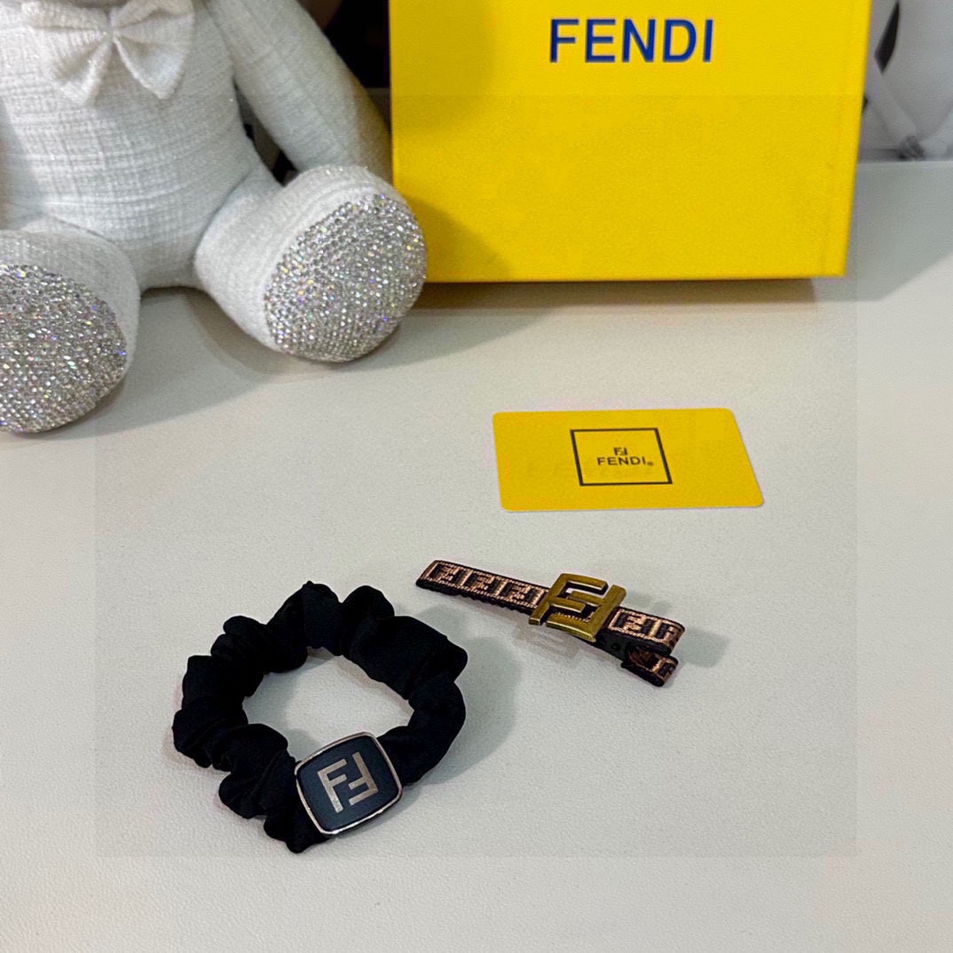 NO:276603,Special (two-piece set) with full package FENDI (Fendi) the best new model sold this year Vintage vintage retro chain hairpins Super fairy pair Fashionable essence casual style hairpins, hairpins, fendi, fendi, fendi, hairpins19860909特（两件套） 配全套包装 FENDI（芬迪）今年最好卖的新款 Vintage中古复古链条发夹 超仙的一对 时髦精 随便入的款发夹,发夹,fendi,fendi,hairpins,accessory