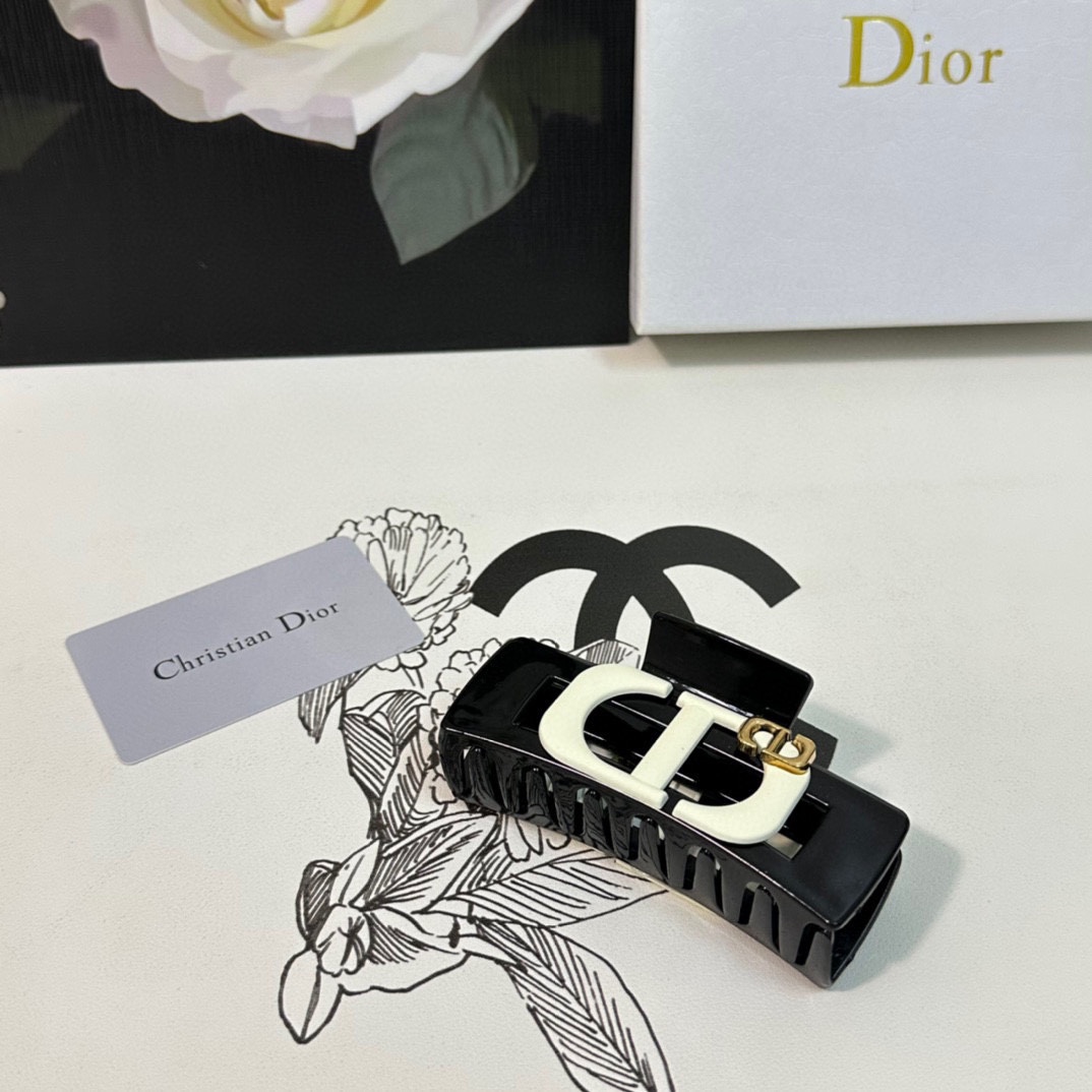 NO:276593,Special (single) with counter packaging DIOR (Dio) medieval vintage retro hardware clips Elegant girl is worth buying Very easy to match Temperament and tasteful hairpins, hairpins, dior, dior, hairpins19860909特（单个）配专柜包装 DIOR（迪奥）中古vintage复古五金抓夹 优雅的girl值得入手 非常好搭配 气质有品位发夹,发夹,dior,dior,hairpins,accessory