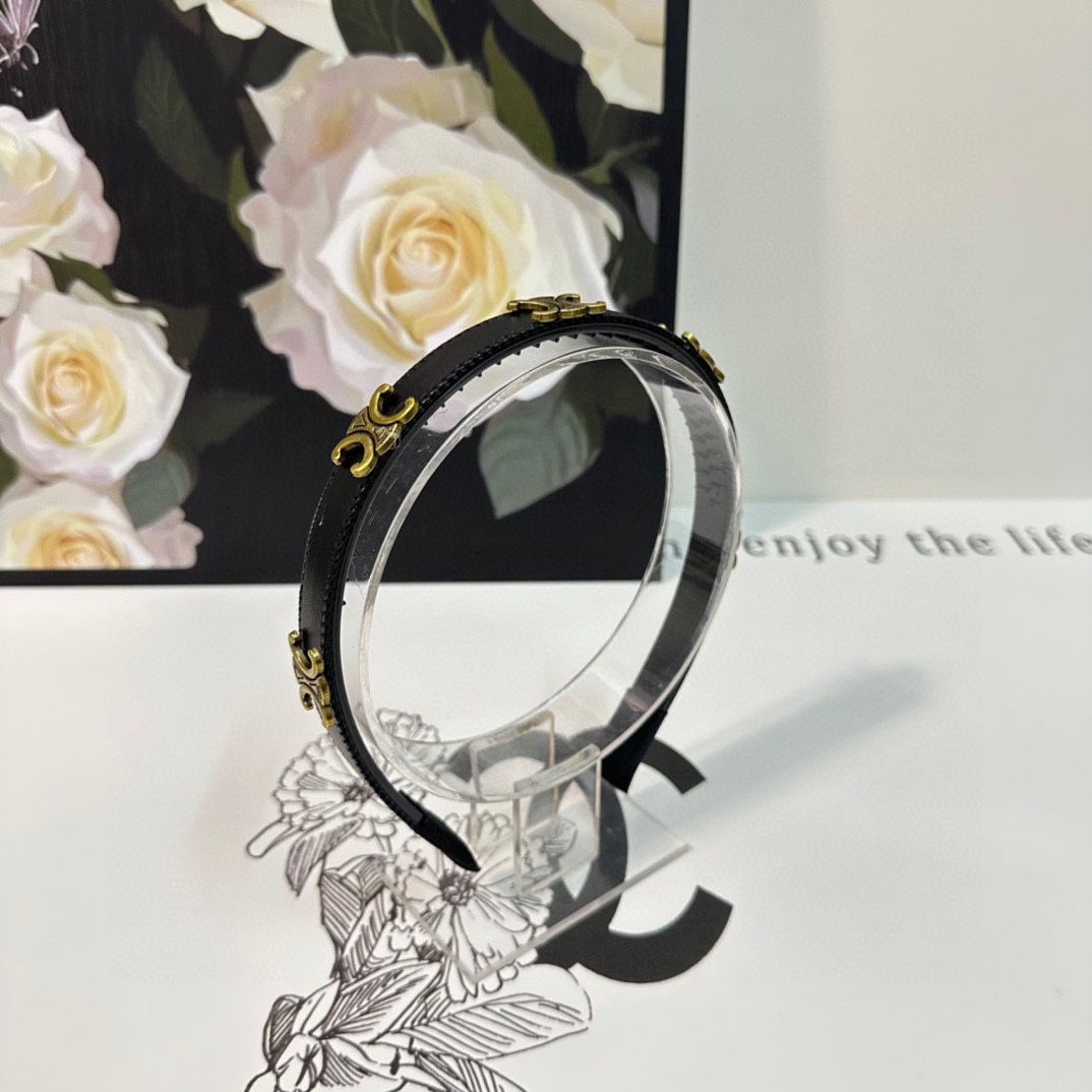 NO:276600,Specially equipped with counter packaging CELINE's latest high-engine hairband #Tell me!  A must-have item for human hands: a fashionable and fairy appearance. The little fairy wants to take it. Whoever wears it looks good~ Hairpins, hairpins, celine, celine, hairpins19860909特 配专柜包装 CELINE（赛琳）最新高工发箍# 信我！人手必备的单品 洋气神仙颜值 小仙女要收了它,谁戴谁好看～发夹,发夹,celine,celine,hairpins,accessory
