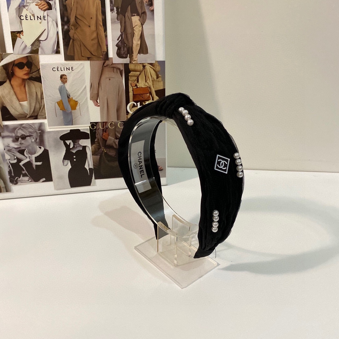 NO:276670,Specially equipped with counter packaging Chanel (Chanel) latest spring and summer hot spring and summer hottest socialite hairbands. Whoever wears them looks good? Let me buy quality customized fabrics with high-end texture. Differentiate market low goods. It can be salty or sweet. It depends on how you match them #hairpins, hairpins, chanel, chanel, hairpins19860909特 配专柜包装 Chanel（香奈儿）最新春夏爆款小香风元素名媛发箍 谁戴谁好看 信我 必买质量定制面料 质感高档 区别市场low 货 可盐可甜 就看你怎么搭#发夹,发夹,chanel,chanel,hairpins,accessory