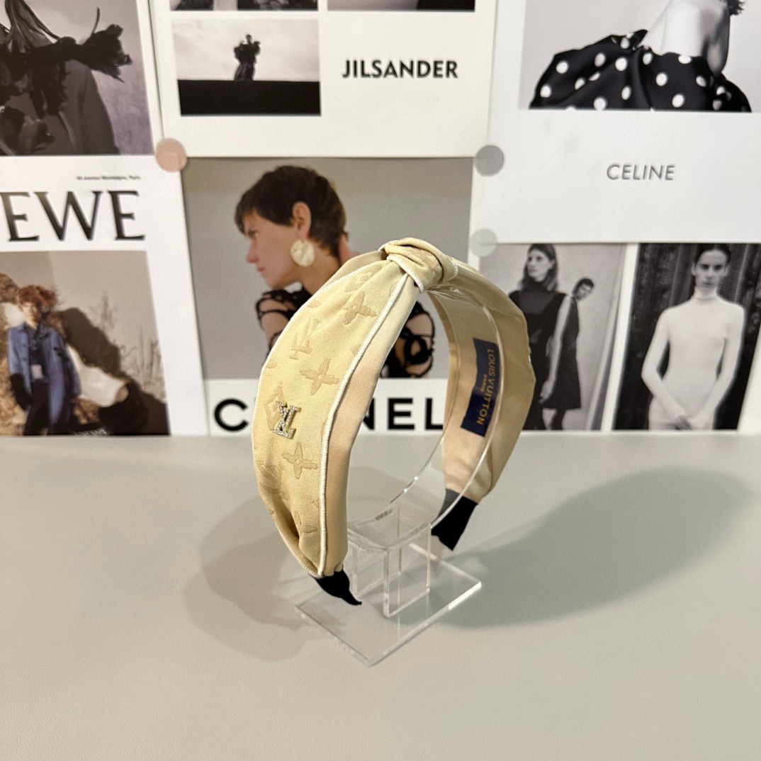 NO:276679,Specially equipped with counter packaging LV (Louis Vuitton) latest hairband, fairy quick to buy, special material, no head, salty or sweet~ hairpins, hairpins, louis vuitton, louis vuitton, hairpins19860909特 配专柜包装 LV（路易威登）最新发箍 小仙女快入手 特殊材质 不嘞头 可盐可甜～发夹,发夹,louis vuitton,louis vuitton,hairpins,accessory